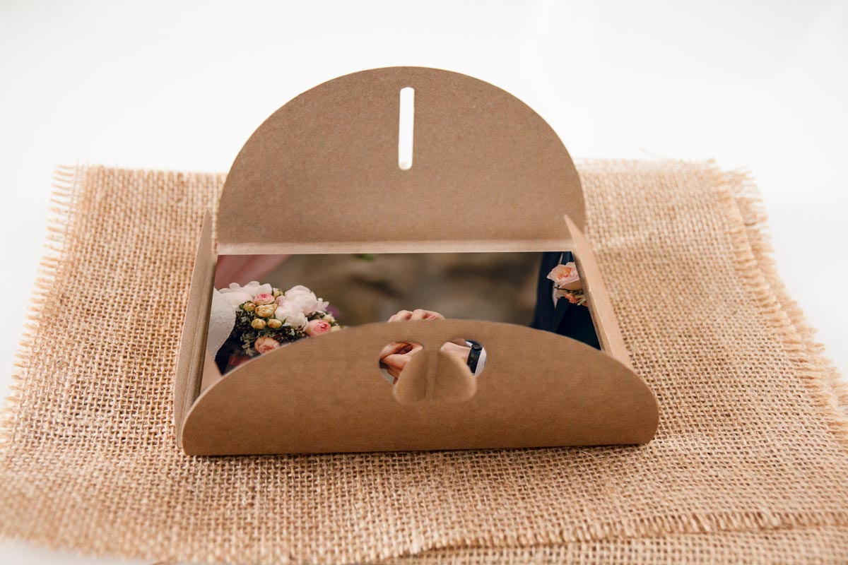 Pudełko na zdjęcia z sercem 15x23 brąz 10 szt Model 15x23