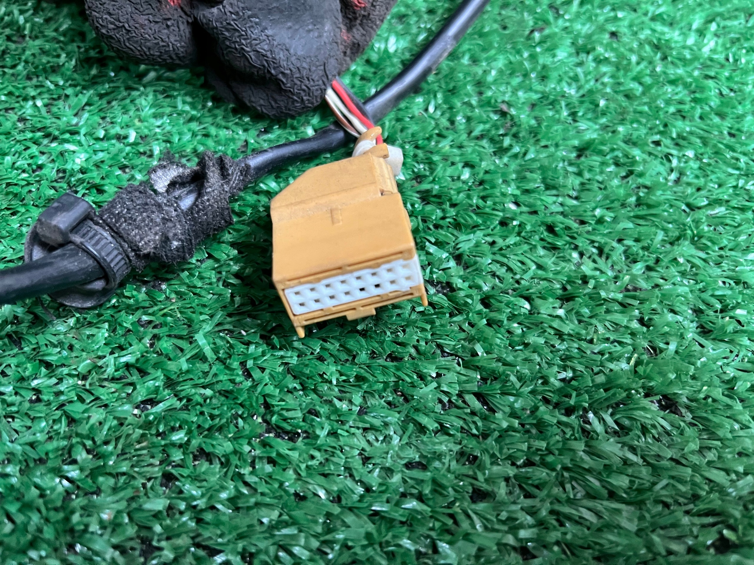 mirror left electrics AUDI A4 B6 5 PIN E1010681