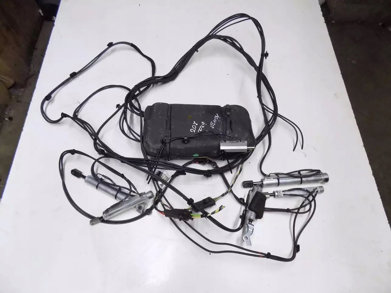 34214334f23h87 - Peugeot 207 насос даху