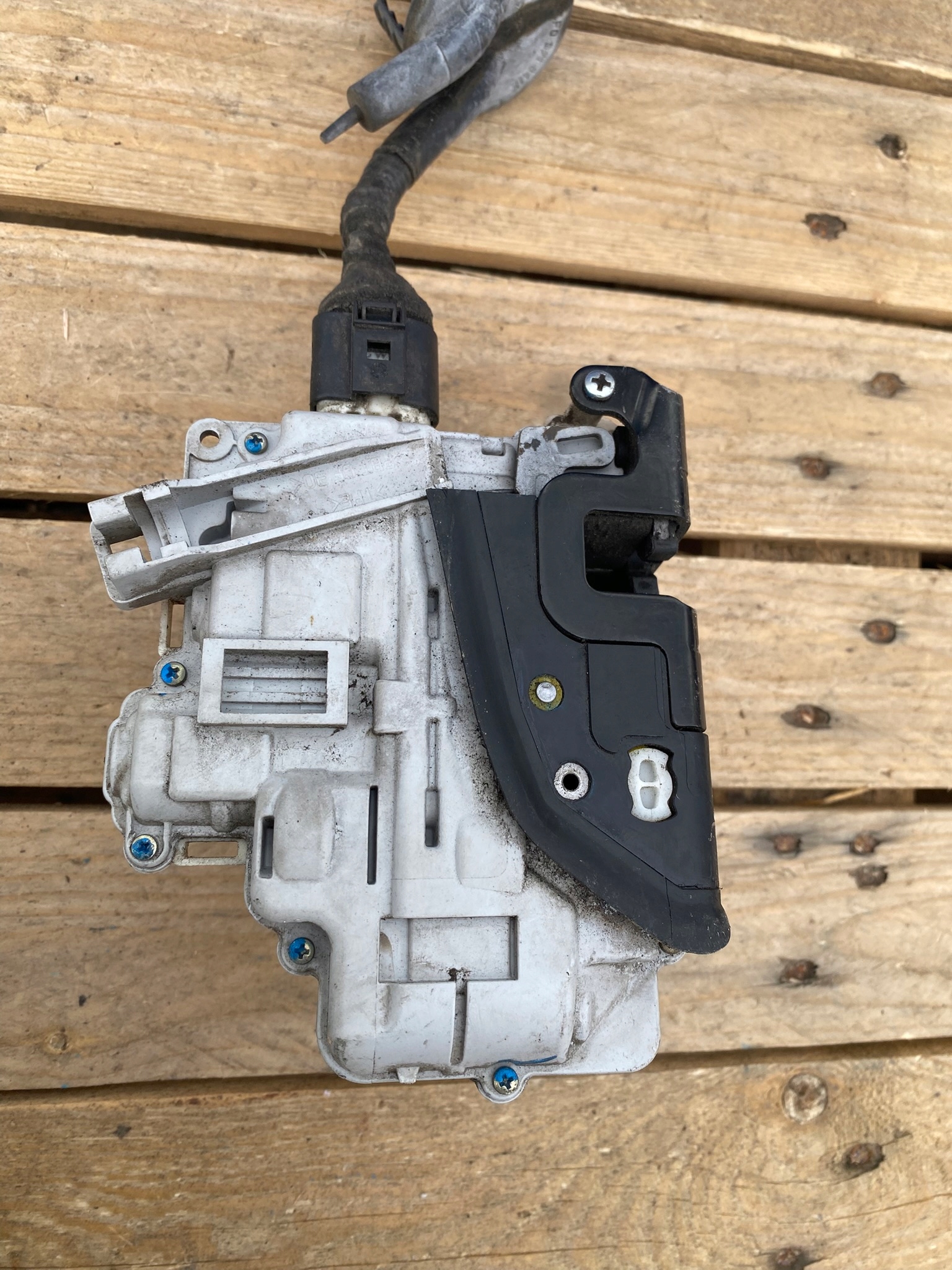 lock door left front front left AUDI A6 C6 4F2837015