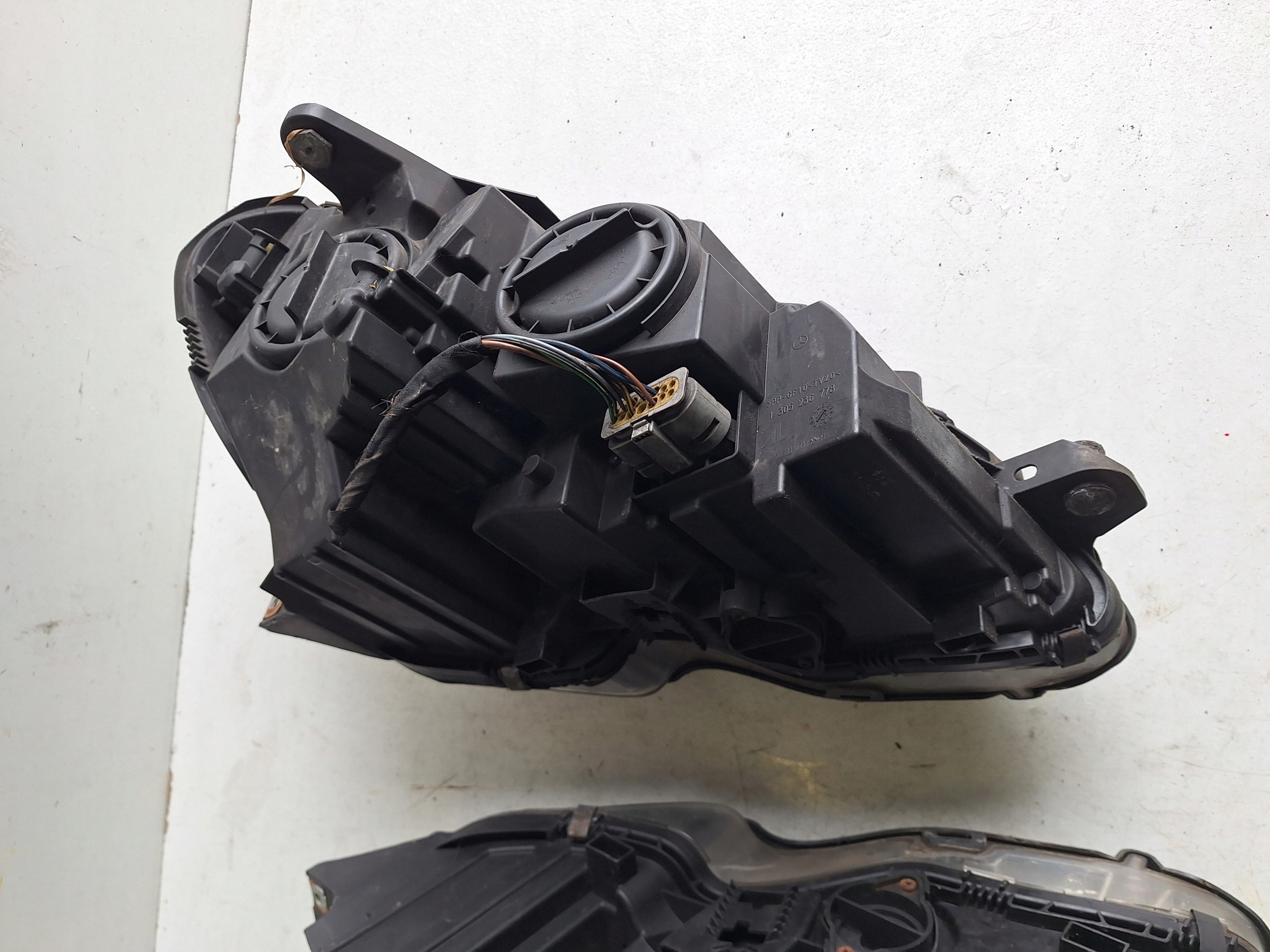 MERCEDES C-class W204 LIFT 11-14 light left UK