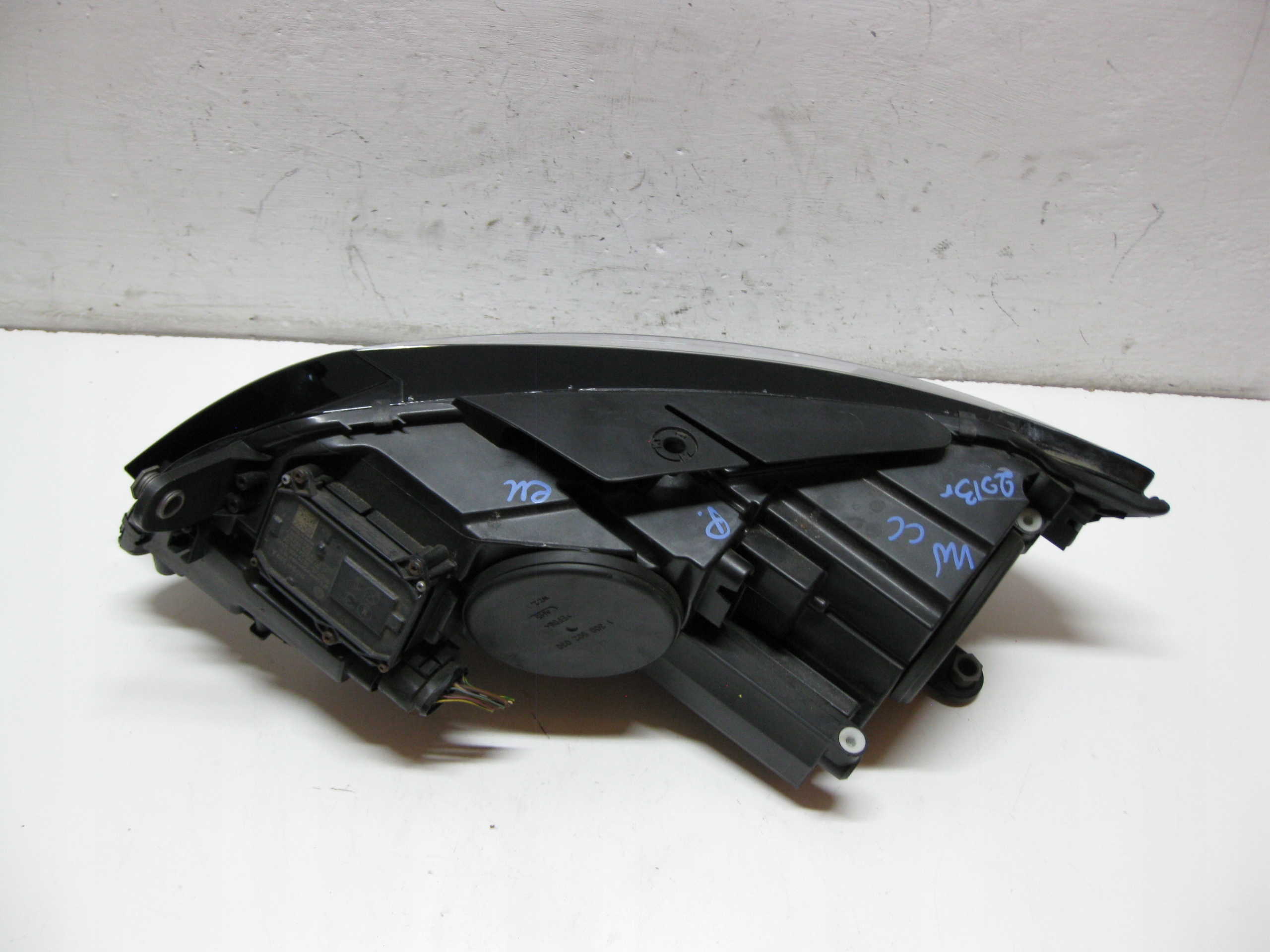 VW Passat CC 13R light right front XENON EU