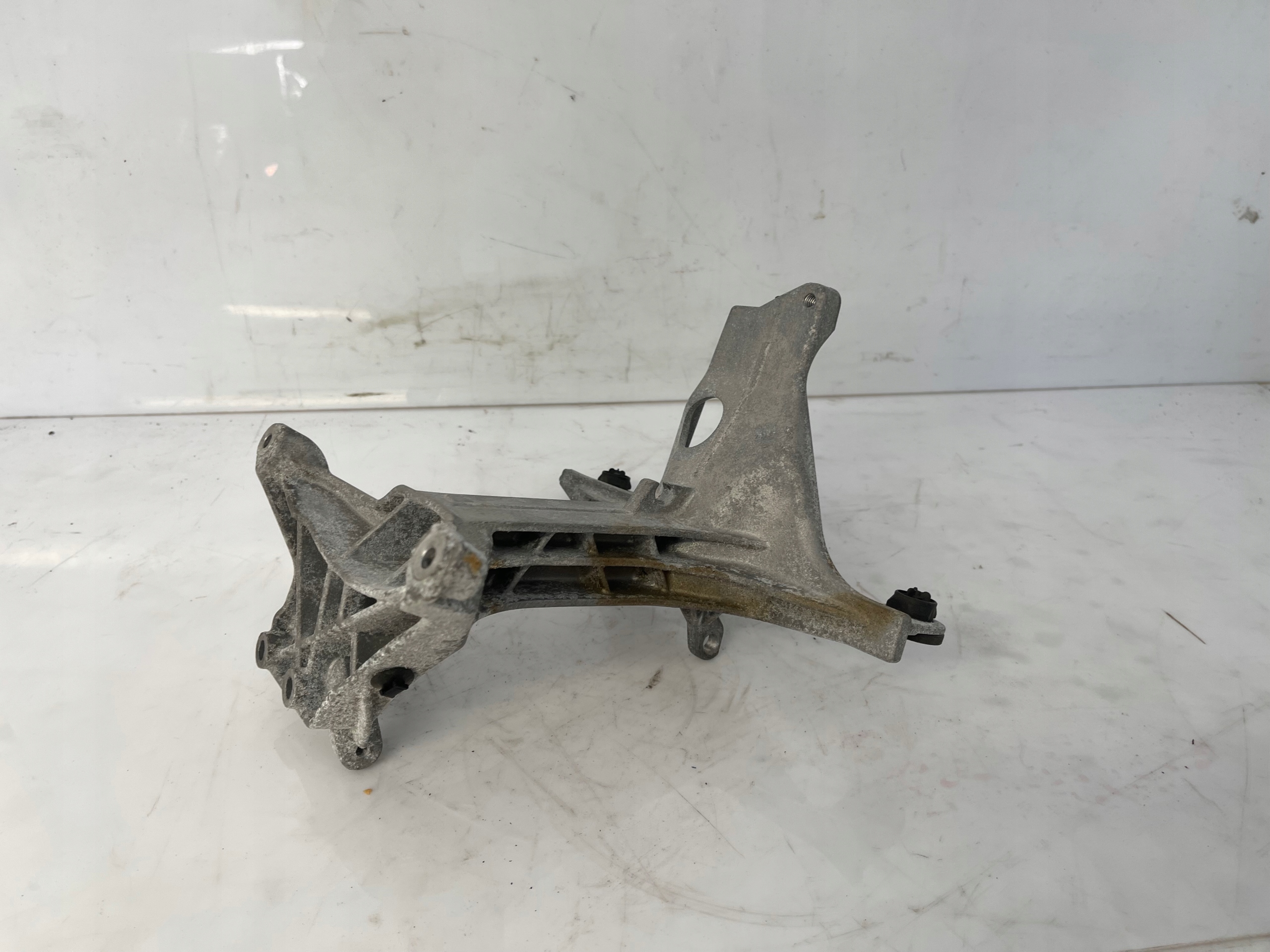Support Support plaque C W205 E W213 2.0 CGI A2740981439