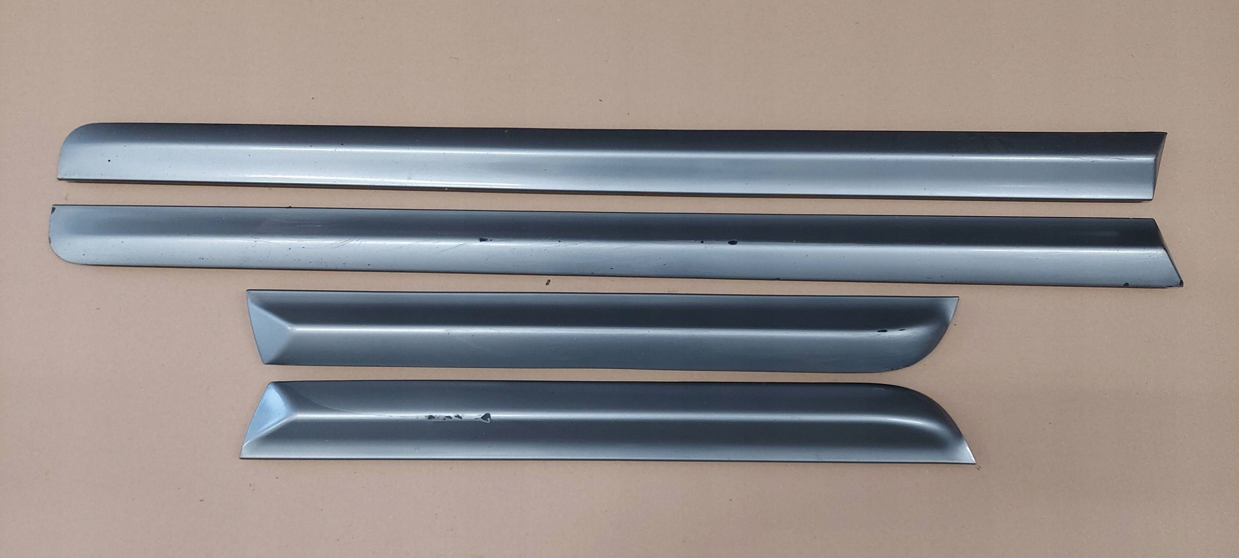 lišty dveře AUDI A4 B6 A4 B7 S-LINE KOMPLET LAK: LY7G