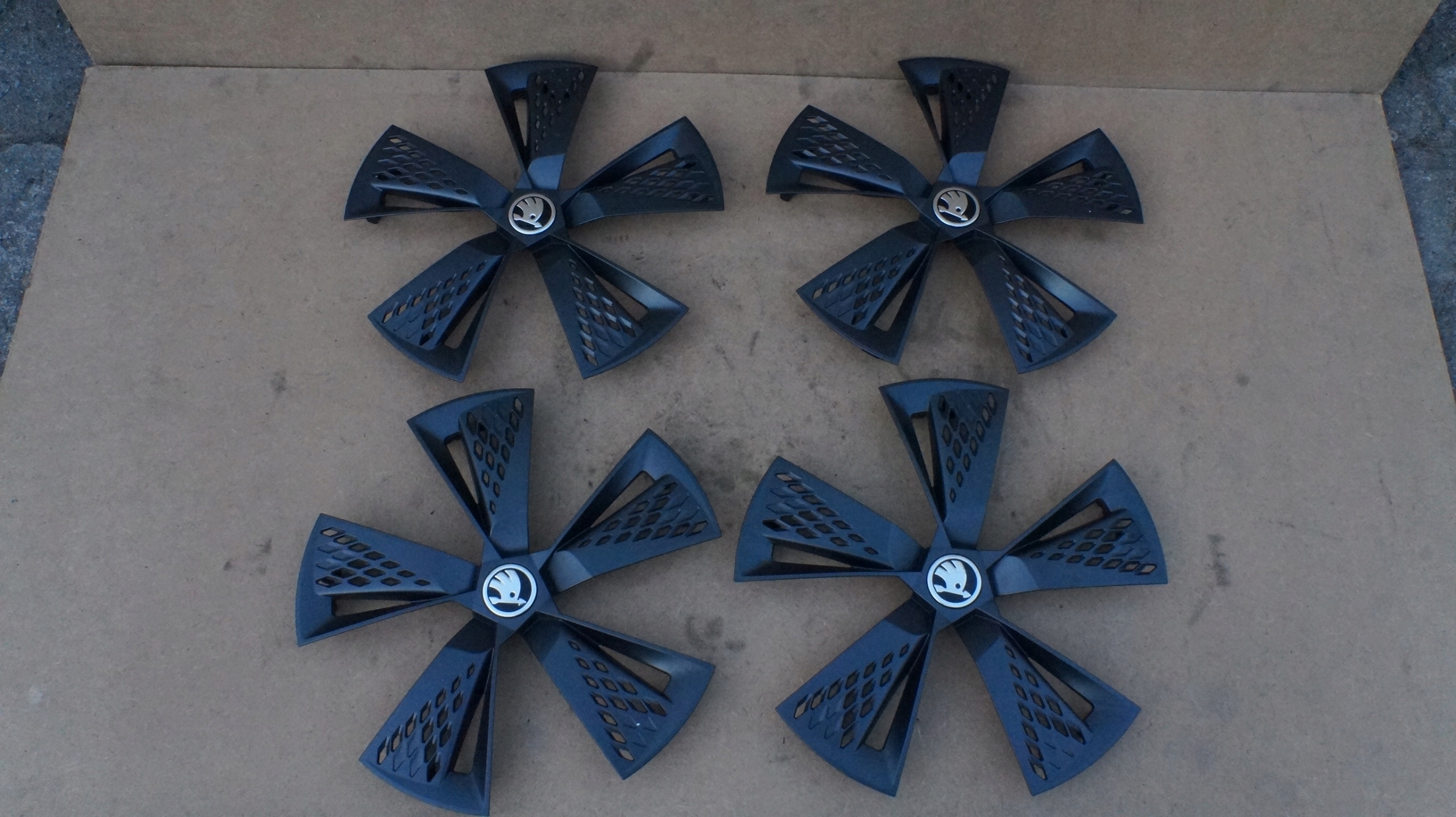 SKODA KAROQ KOŁPAK 17 KOŁPAKI NA FELGI ALUMINIOWE AERO 57A601169F