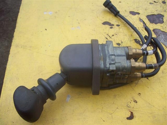 ВАЖІЛЬ РУЧНОГО ГАЛЬМА IVECO STRALIS