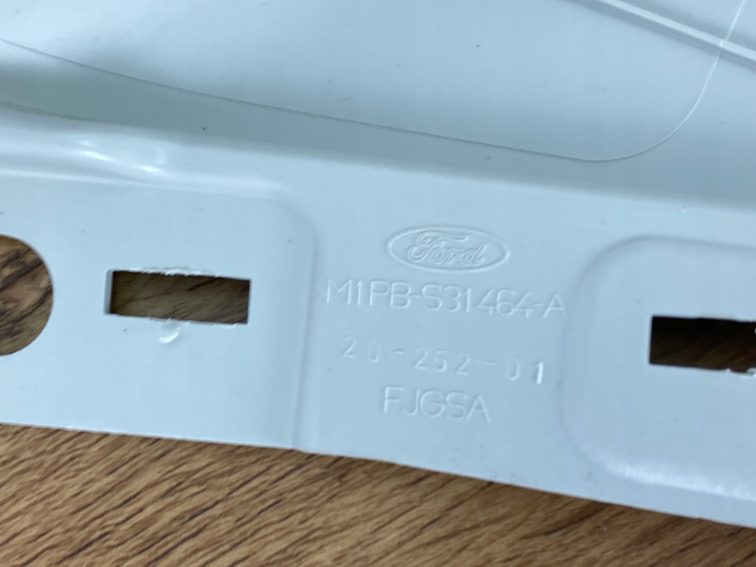 Blende Abdeckung mitte slupka Ford Kuga MK3 2020+ Escape Bronco Sport 1.5L