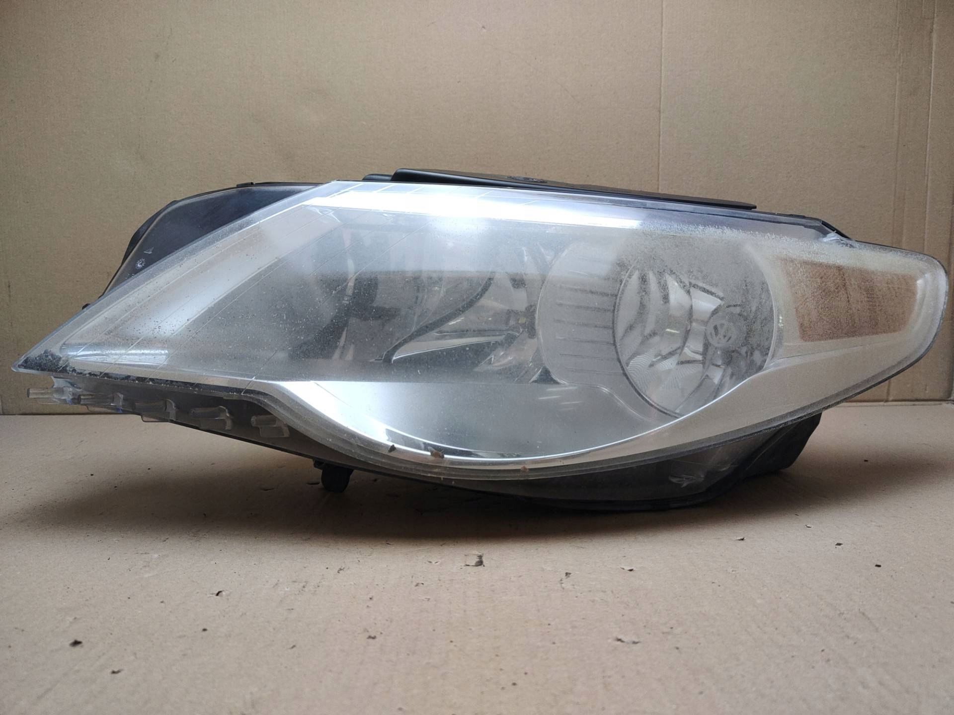 light front left side Volkswagen Passat CC 2009 0302529001