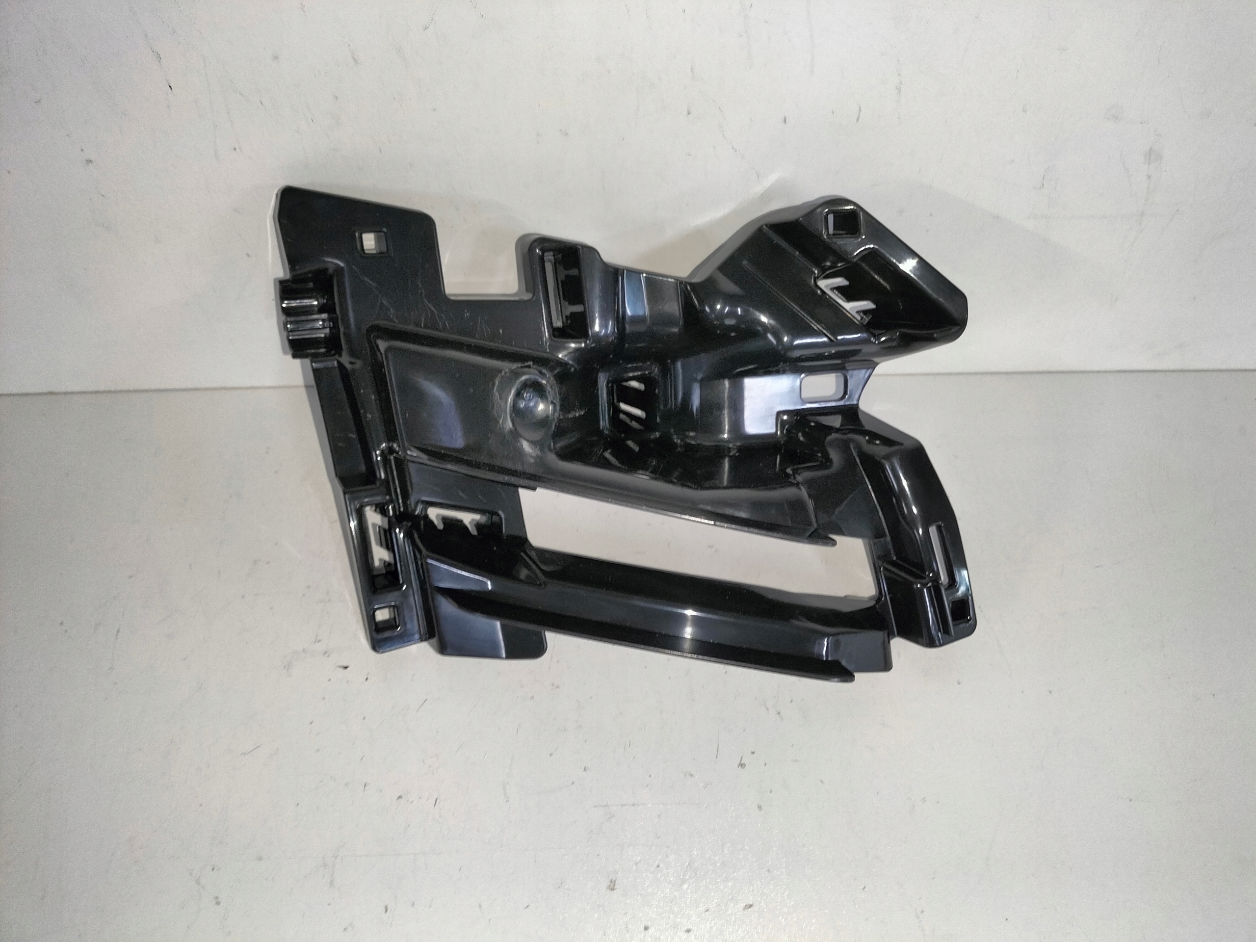 support holder of a bumper front left SKODA KODIAQ 16- below atrape