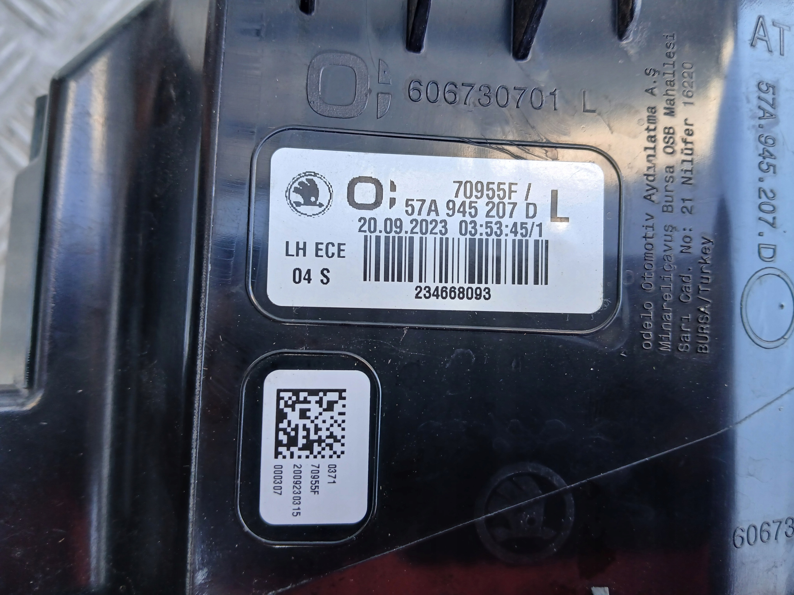 Skoda KaroQ light left rear part rear lift 57A945207D