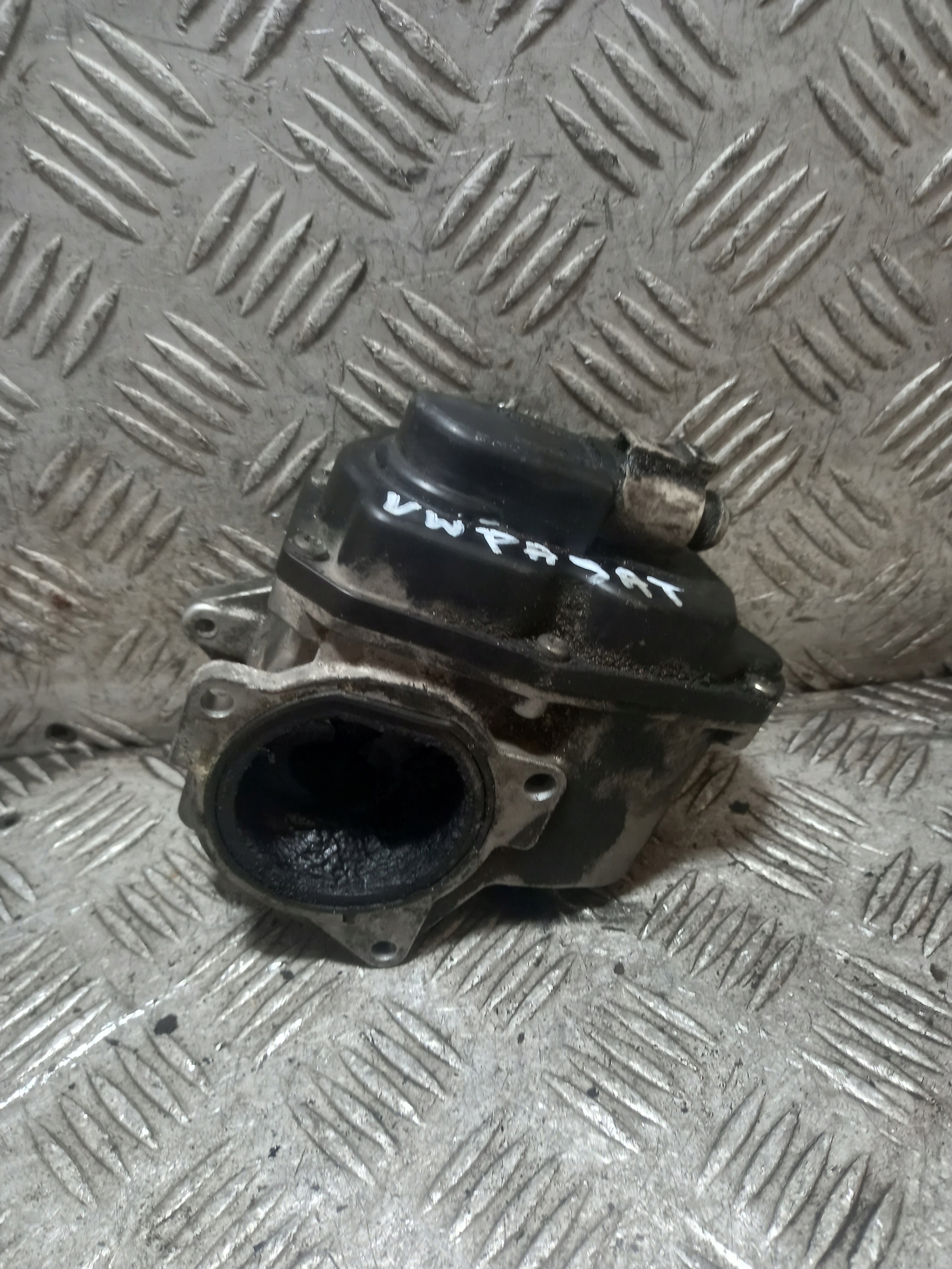 EGR valve VOLKSWAGEN PASSAT B6 VASV29007935