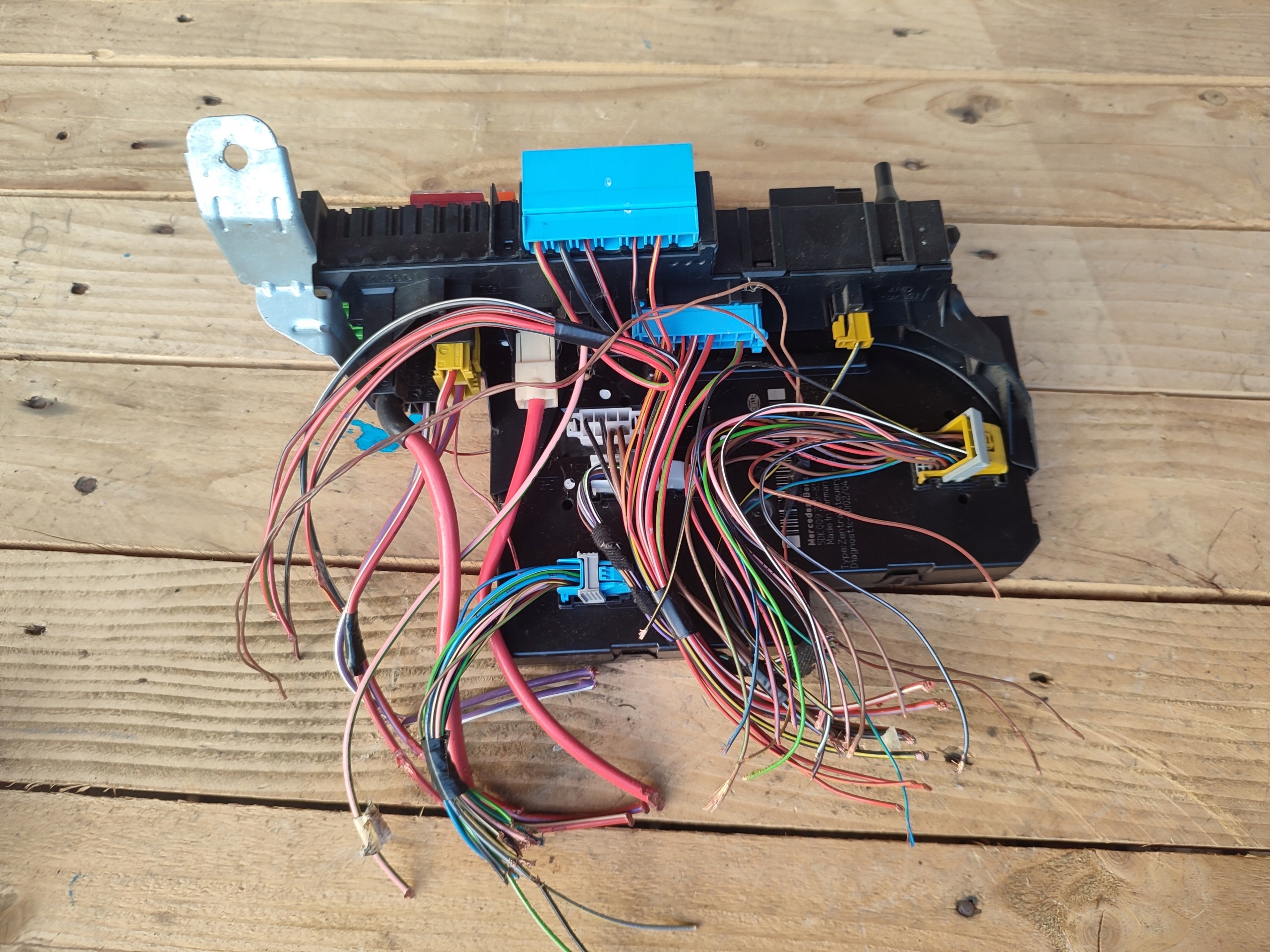 fuse box control unit module SAM MERCEDES W204 2049005601