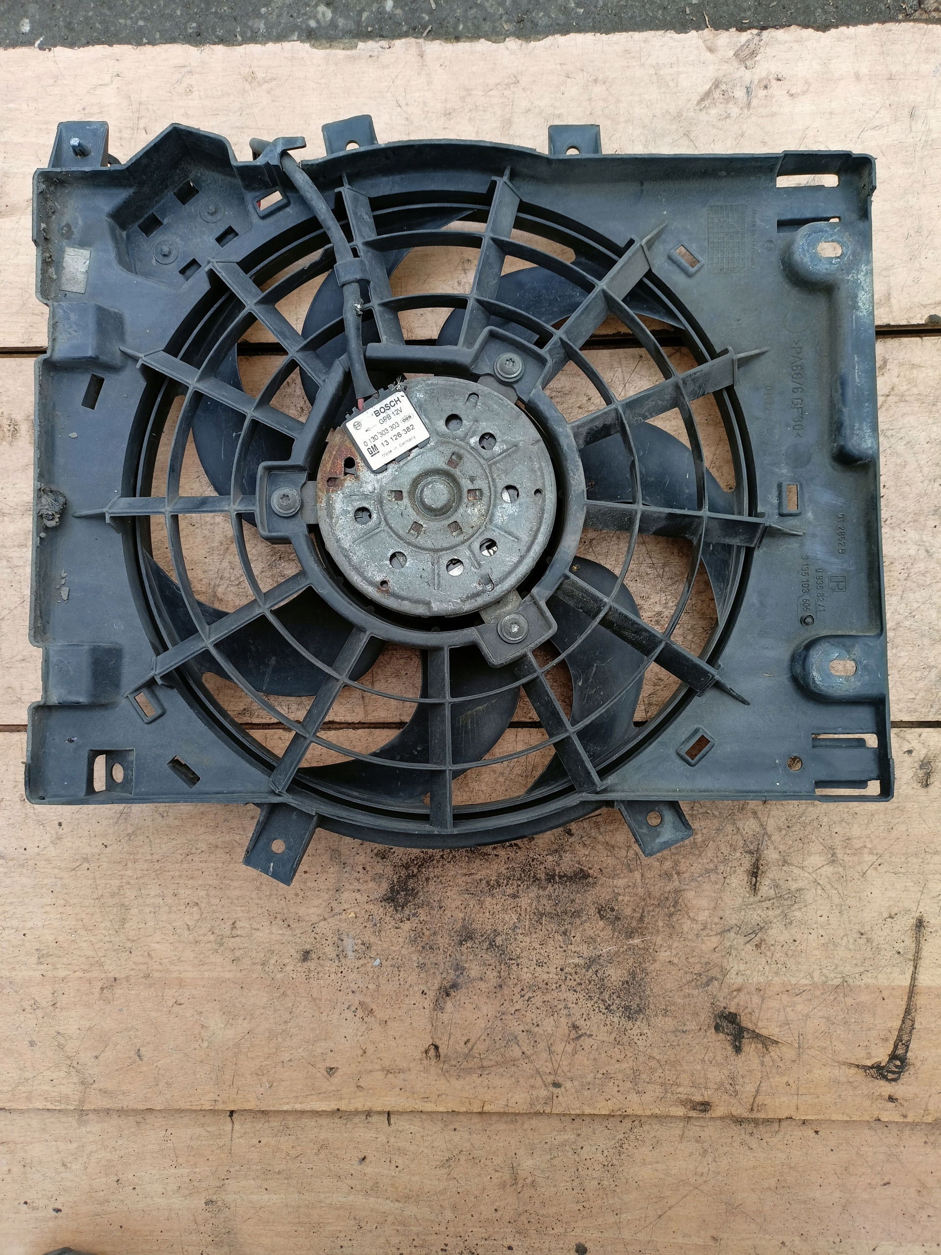 OPEL ASTRA H ZAFIRA B ВЕНТИЛЯТОР 13126382