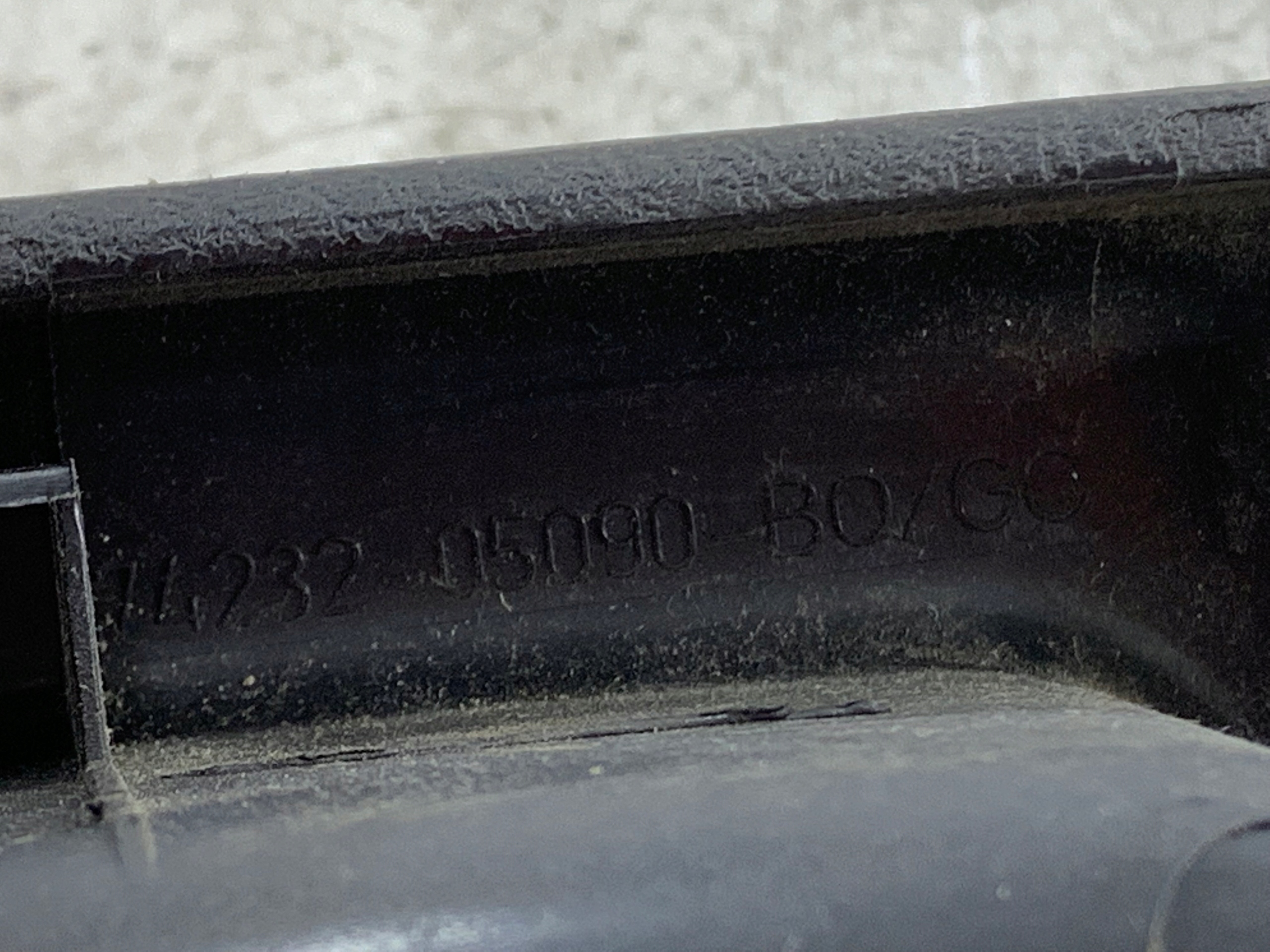 TOYOTA AVENSIS T22 PANEL okna levý předek