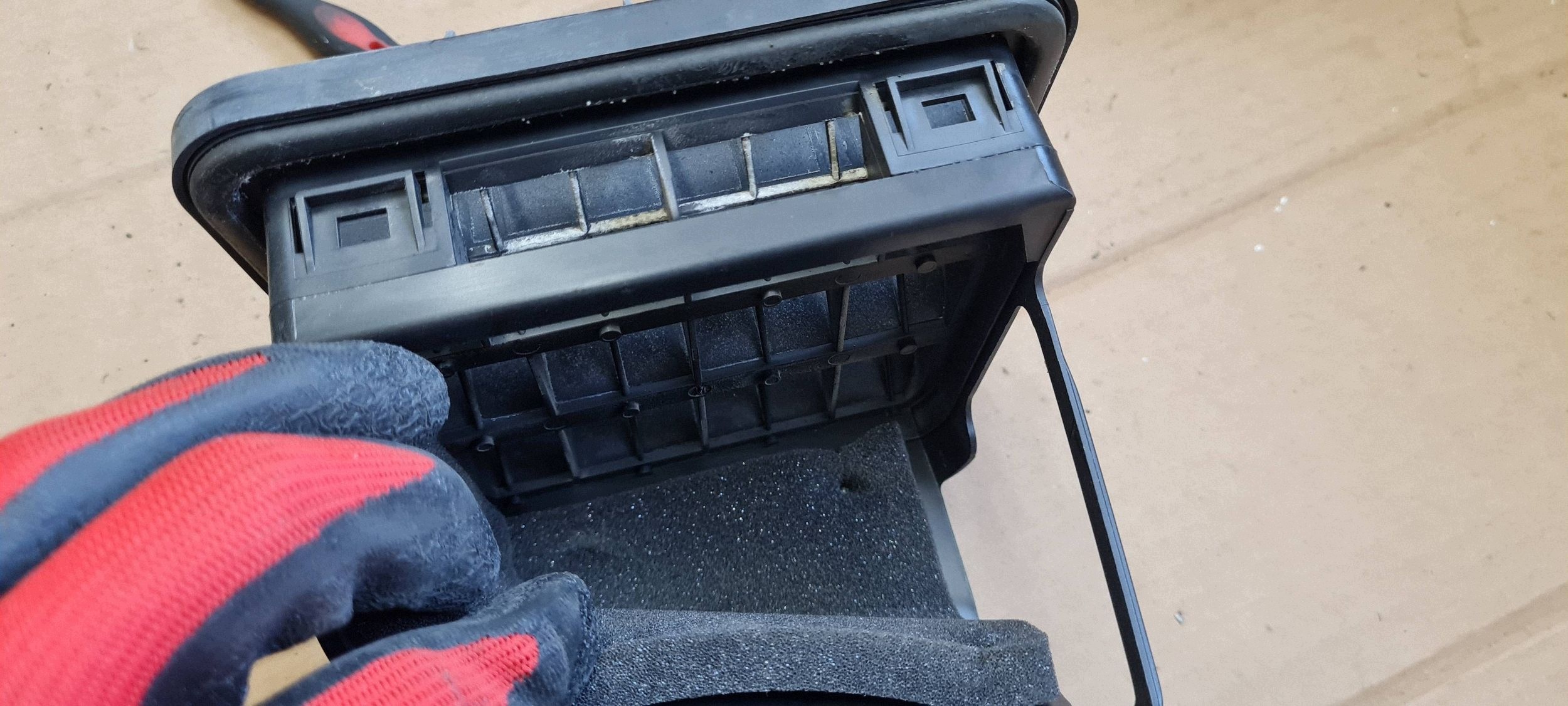 A7 4G S7 grid WENTYLACYJNA boot left rear part 4G8819301
