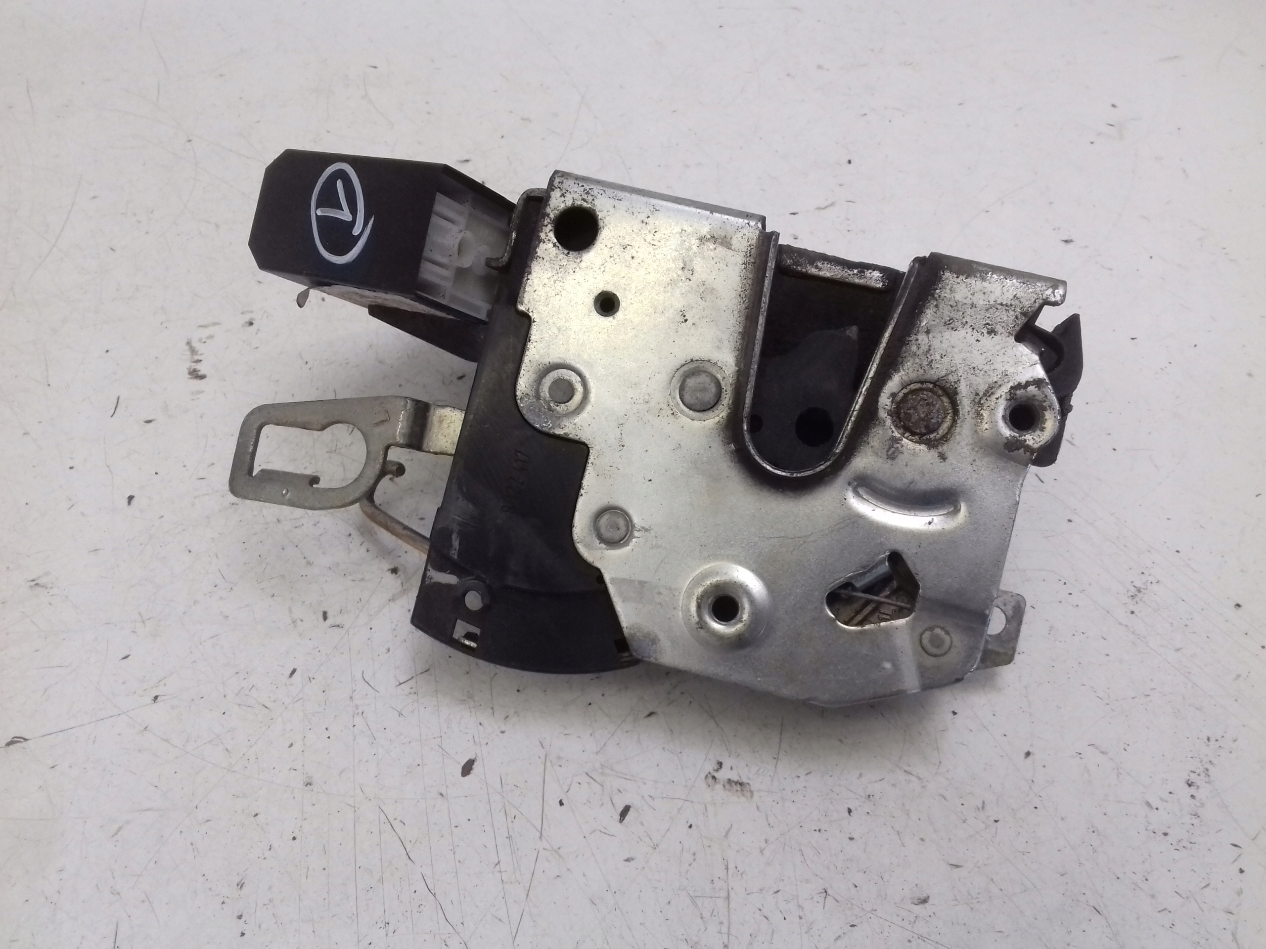 zámek levý předek 8122417 BMW E36