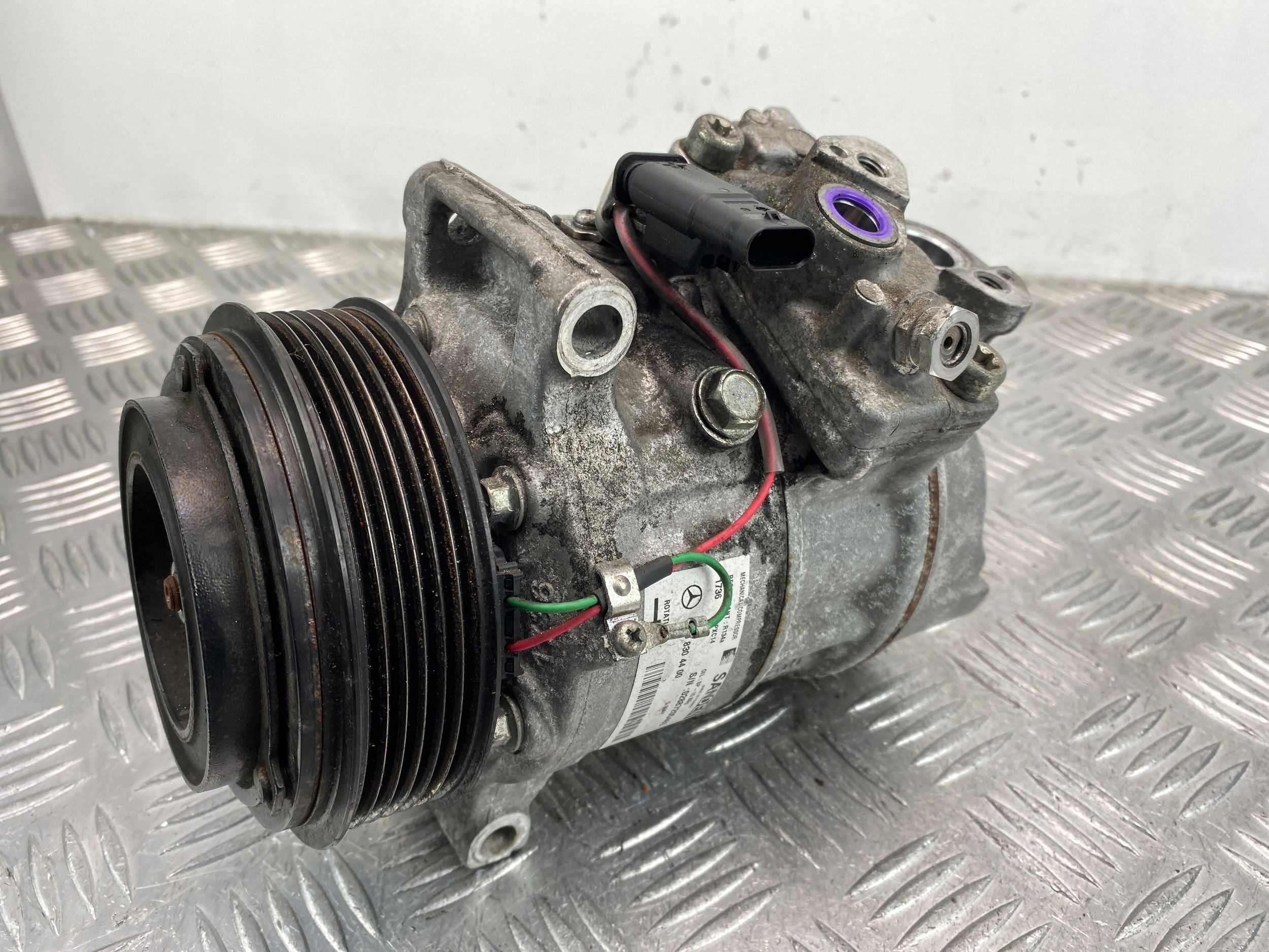 Mercedes E250 CDI W212 compressor A0008304400 OM651