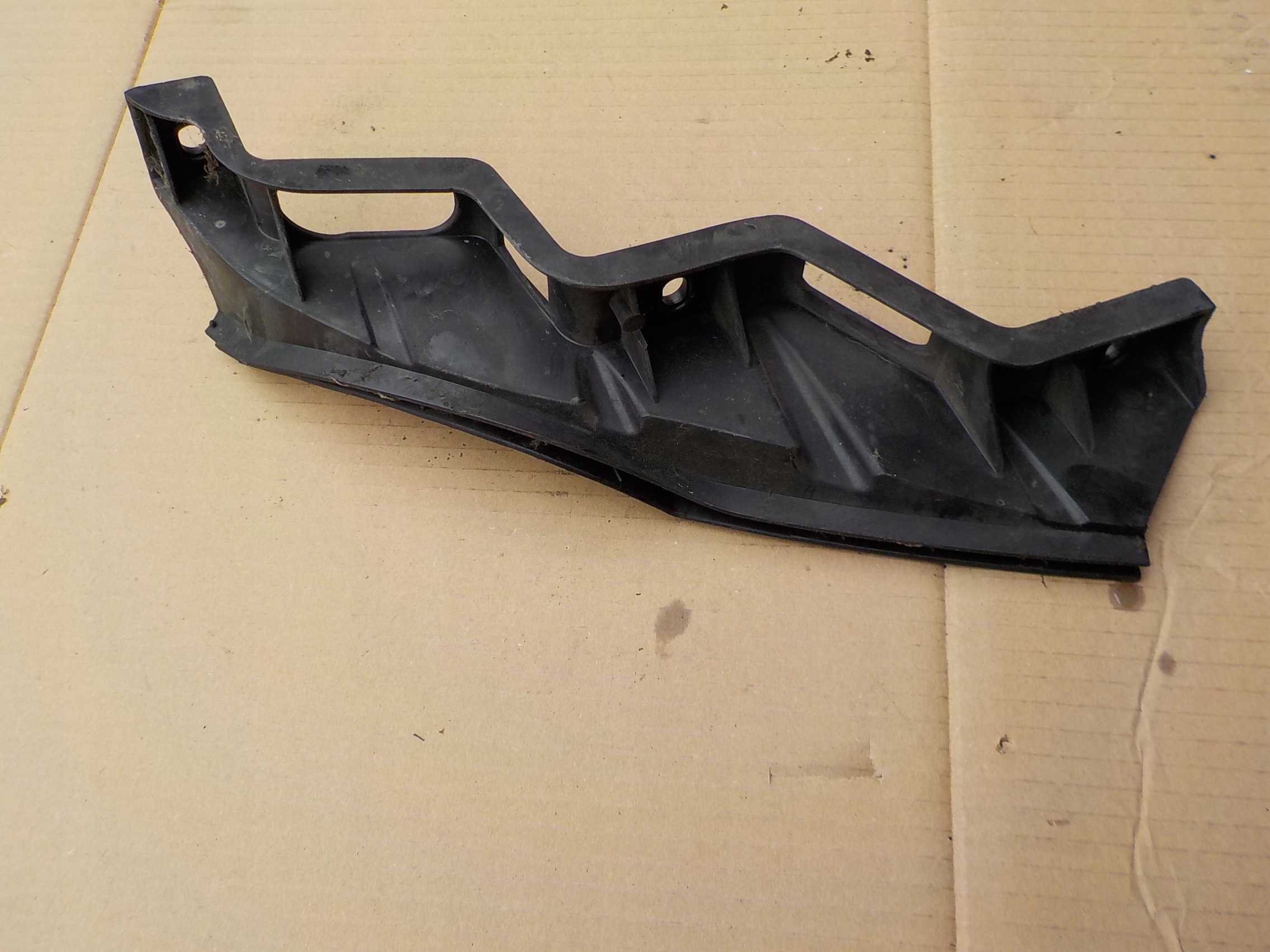 bumper bracket left front vw passat b6 3C0807889