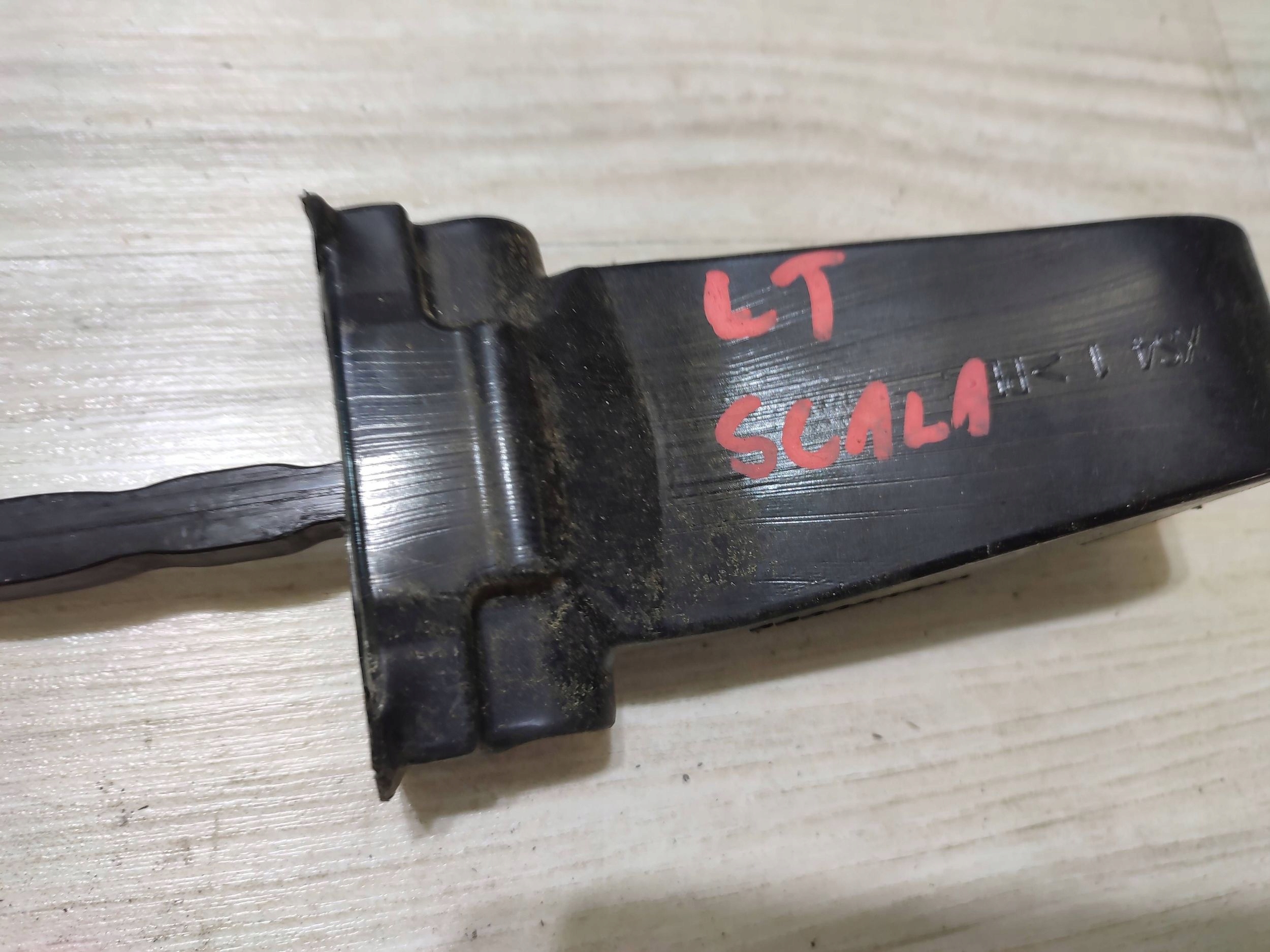 Skoda Scala 2020 rear part side left limiter door tylnych