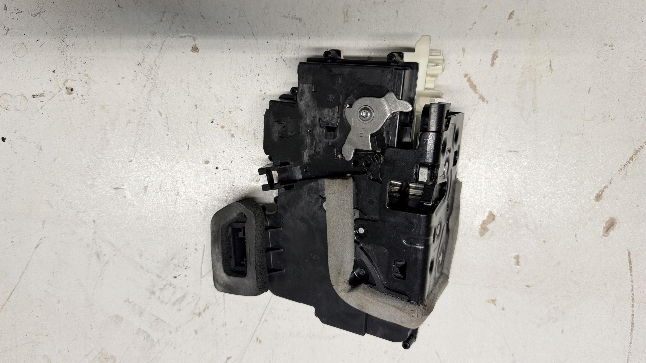 lock door left front AUDI A6 C8 AUDI 4K1837015H