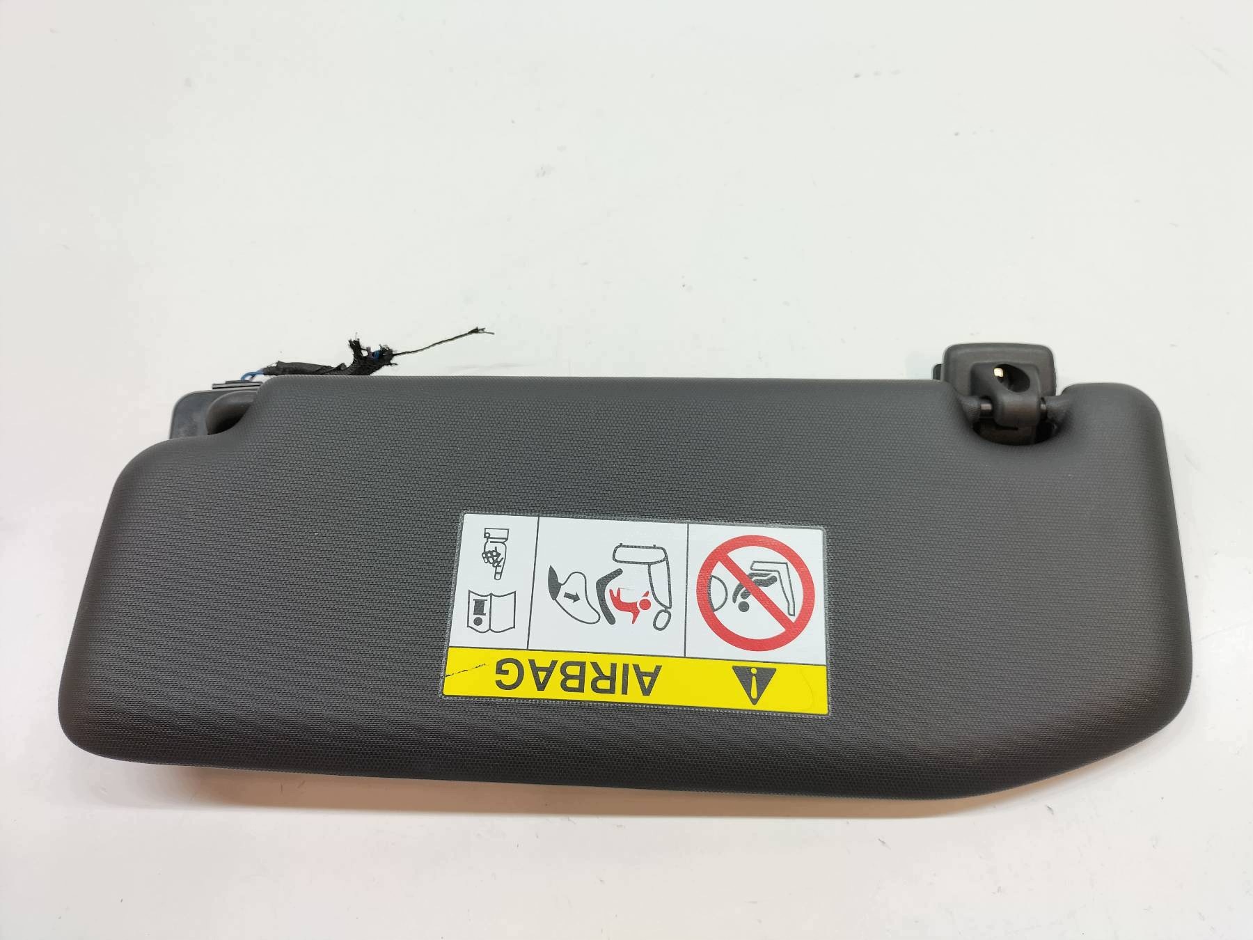 clony PRZECIWSLONECZNE pravý spolujezdce kryt GT LINE Peugeot 208 II