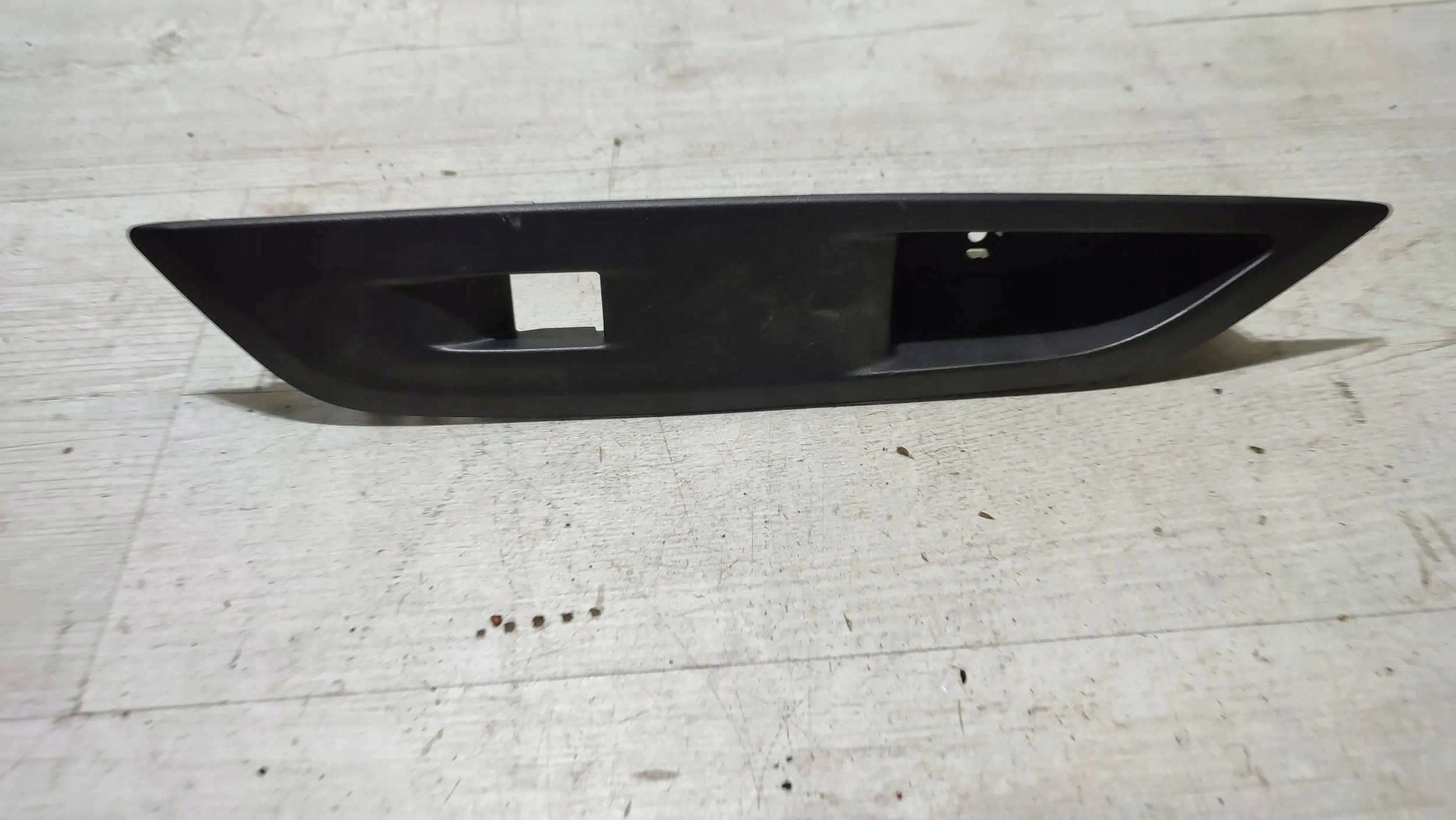 Peugeot 208 II 23r 1.2 front side right cover przycisku windows