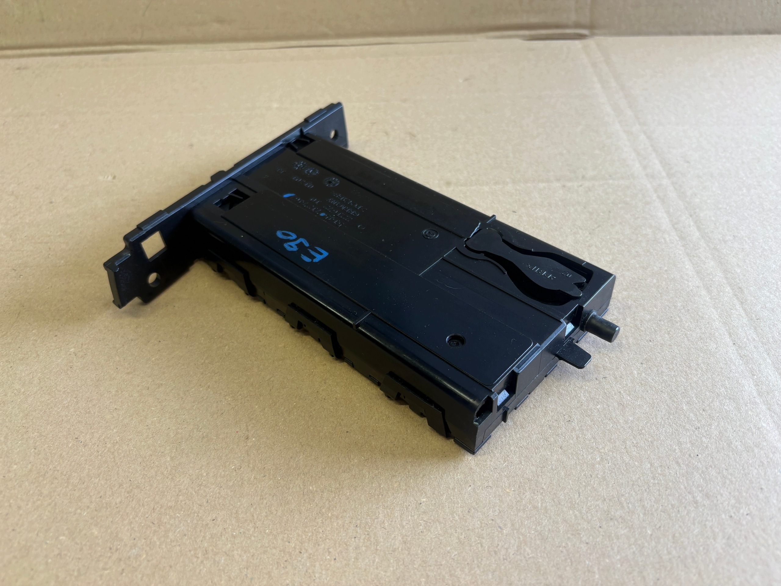 BMW E90 E91 bracket for KUBEK 7127461