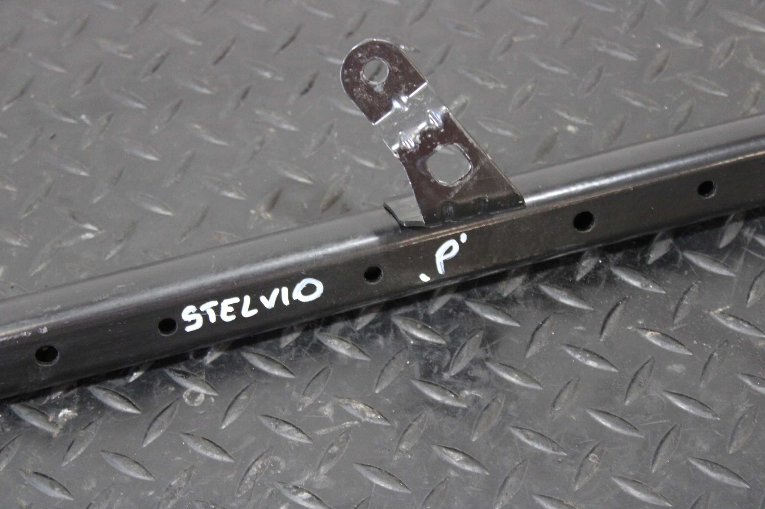 sider brace right ALFA ROMEO STELVIO