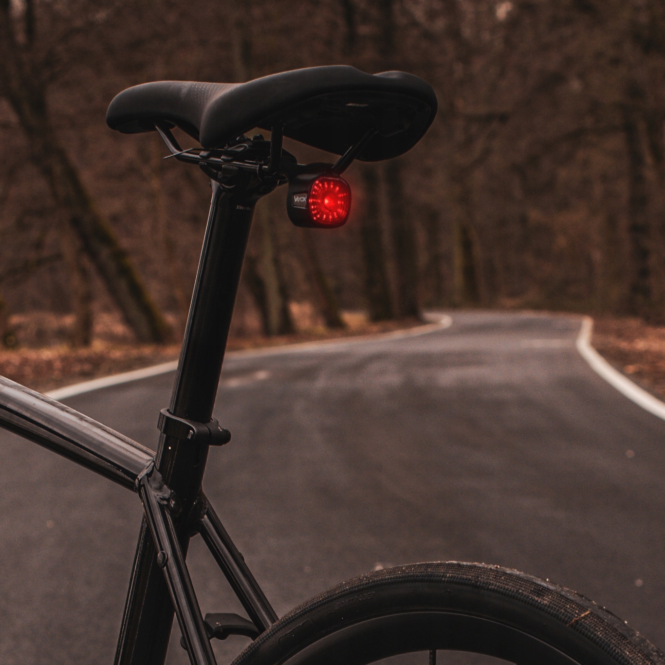 LAMPKA ROWEROWA PRZEDNIA 3xLED + OŚWIETLENIE ROWEROWE TYLNE USB-C PRO VAYOX Zasilanie akumulator