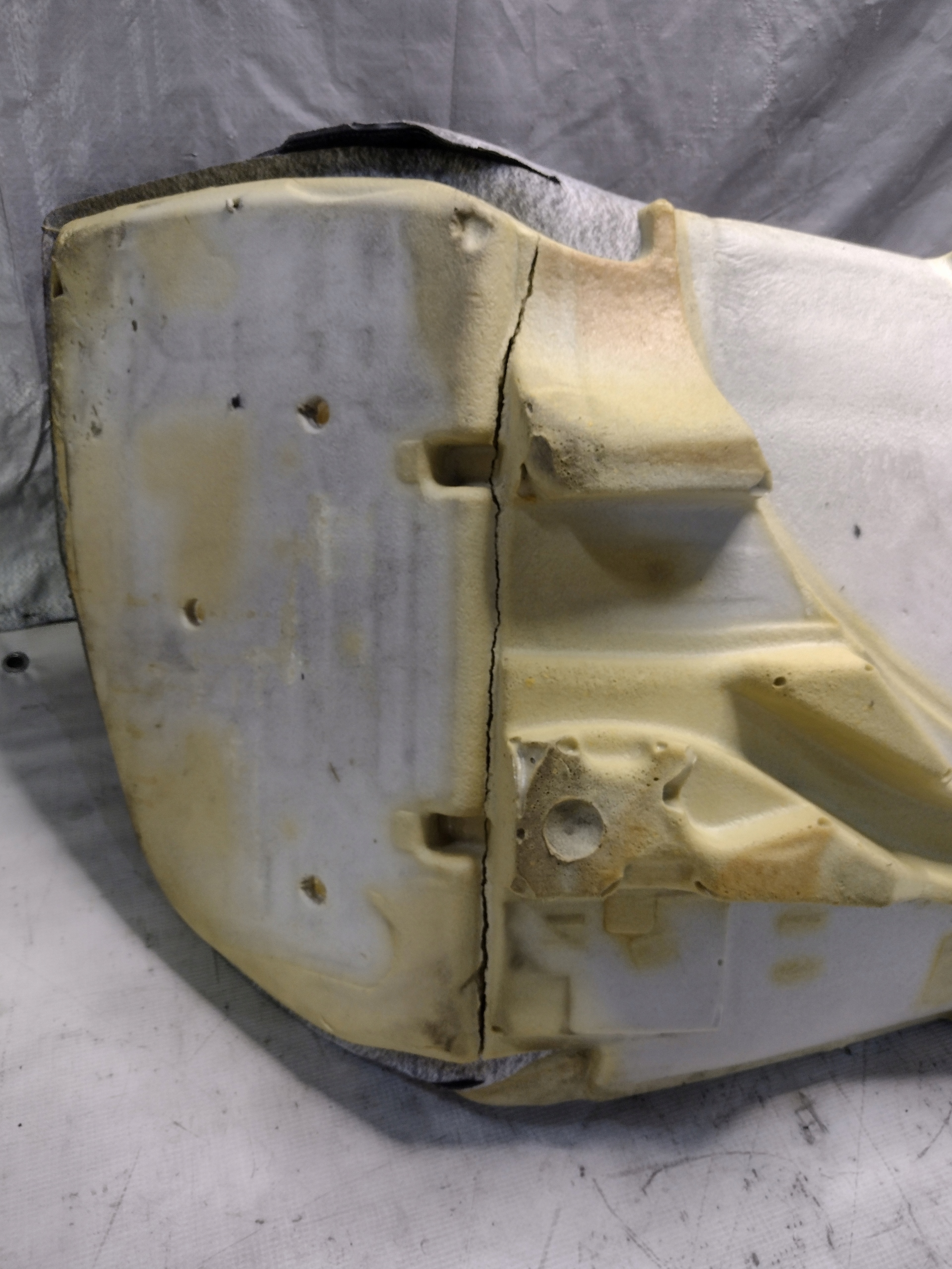 mats right front Mercedes W212 sedan A2126803540