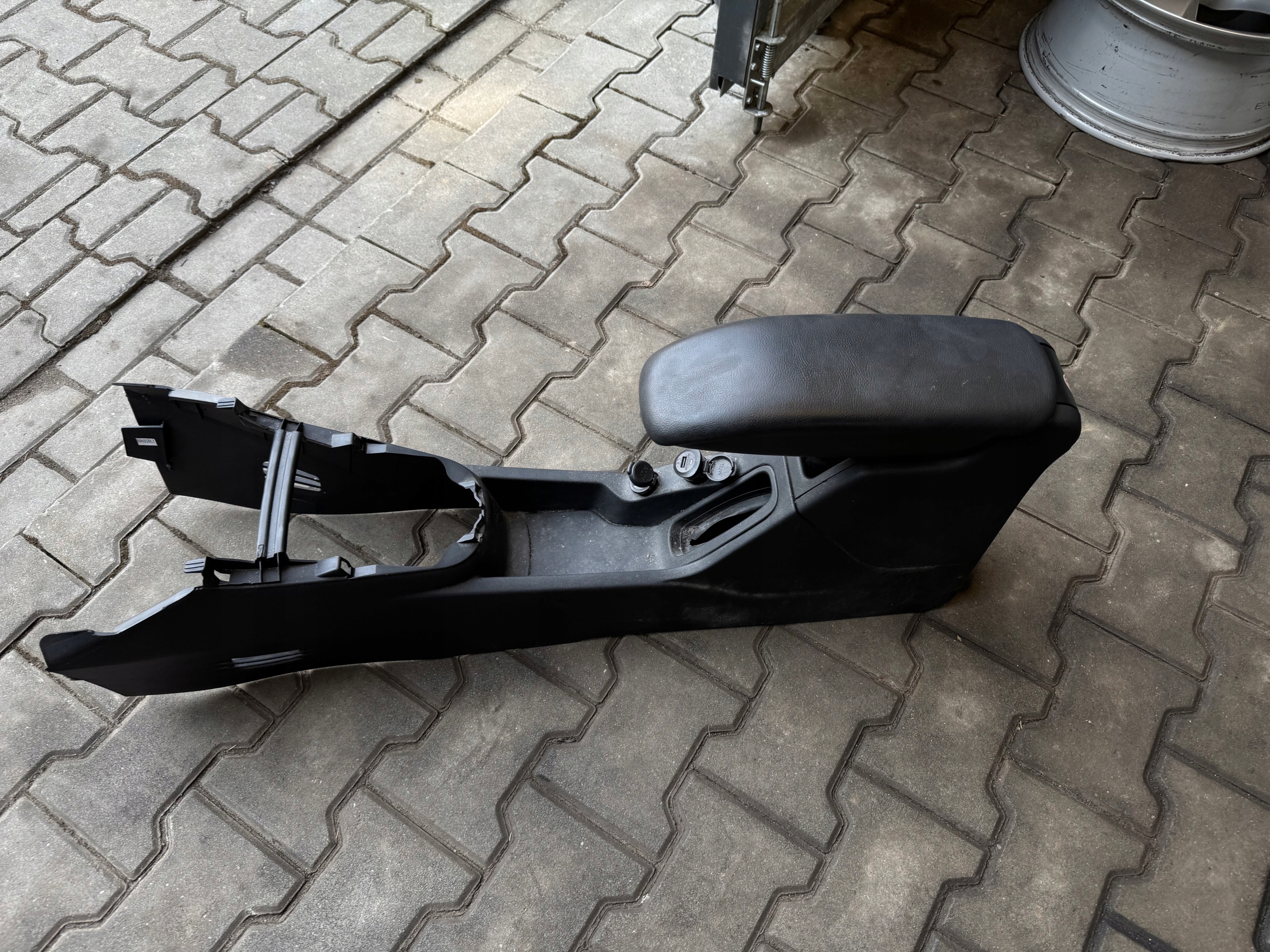 TUNEL central armrest CITROEN DS3 (2009-2014) 9684220977 EUROPA