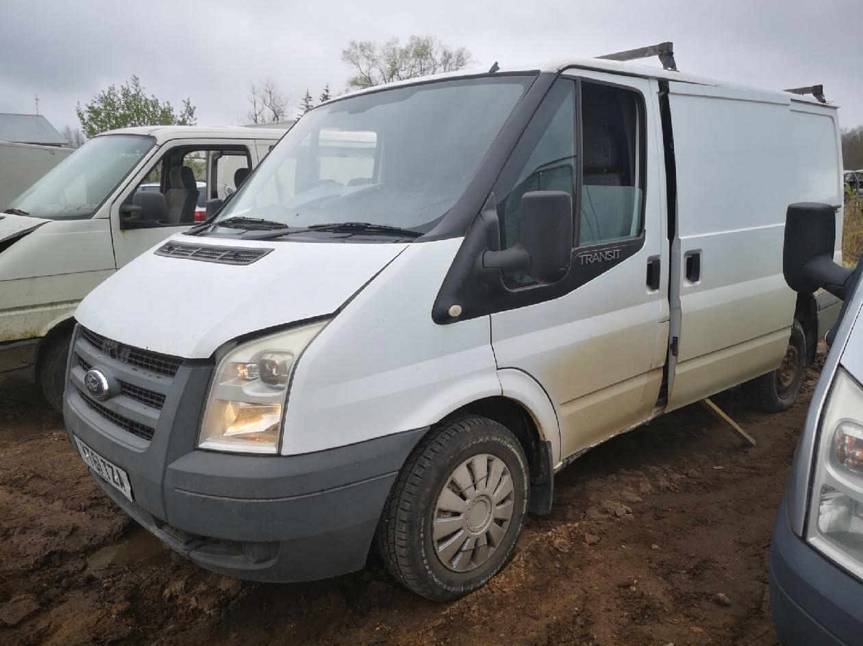 FORD TRANSIT шланг воды 2011 2.2л