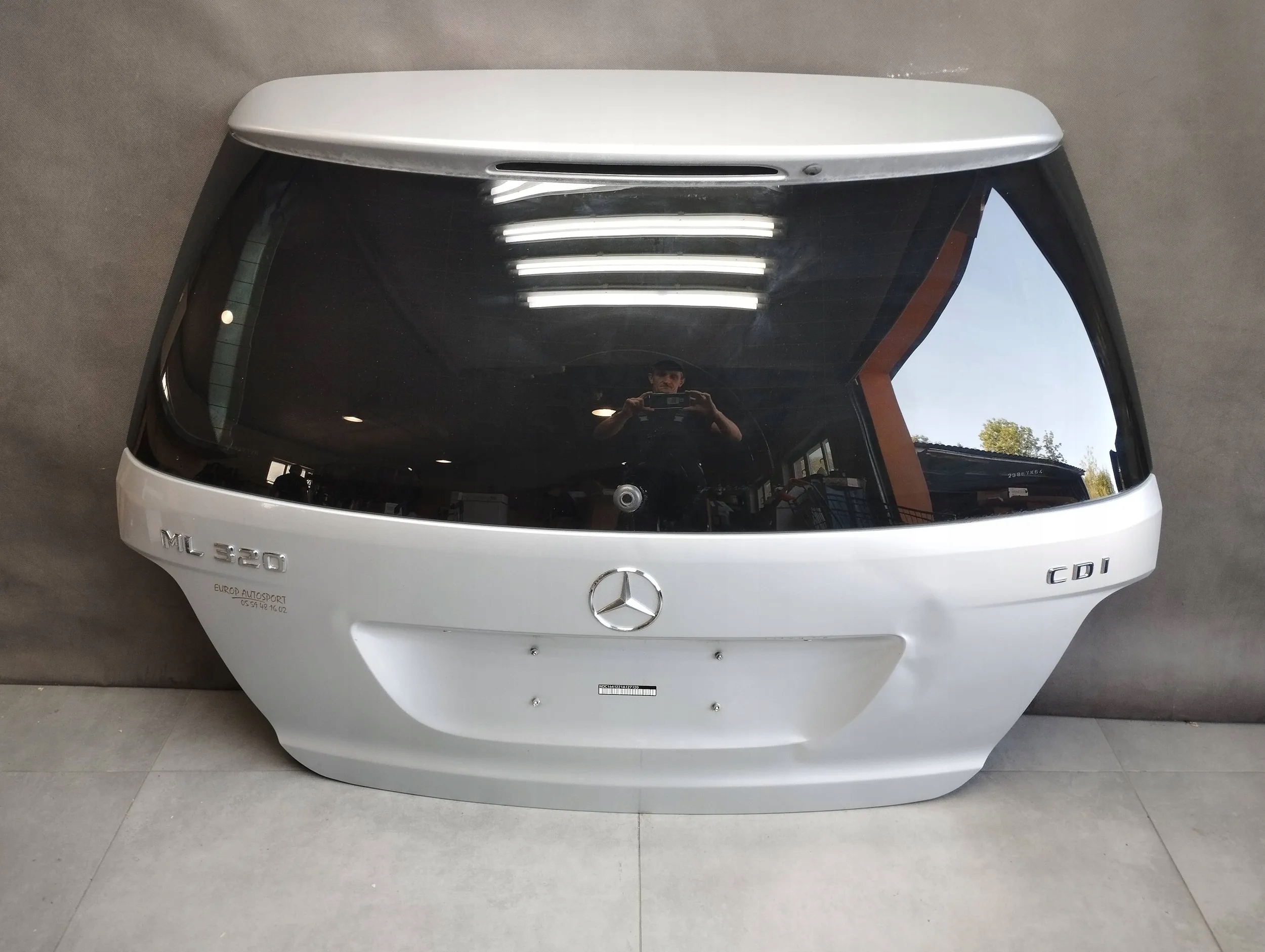 Mercedes ML W164 boot door window 775