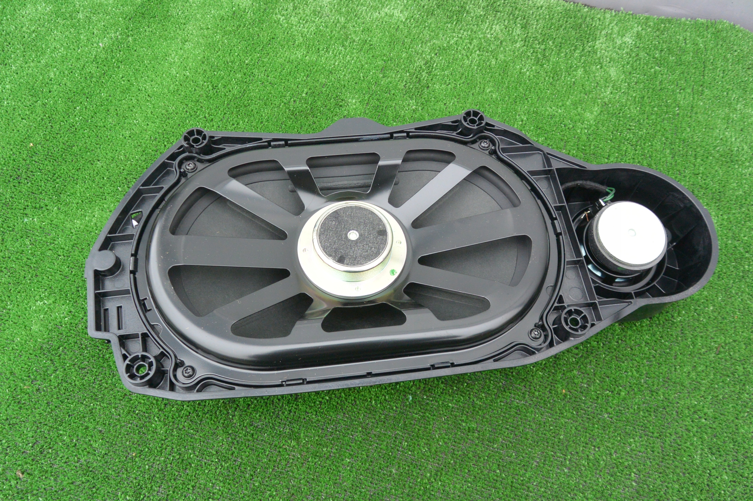 SUBWOOFER LOGIK7 MERCEDES E-KLASA W212 E63
