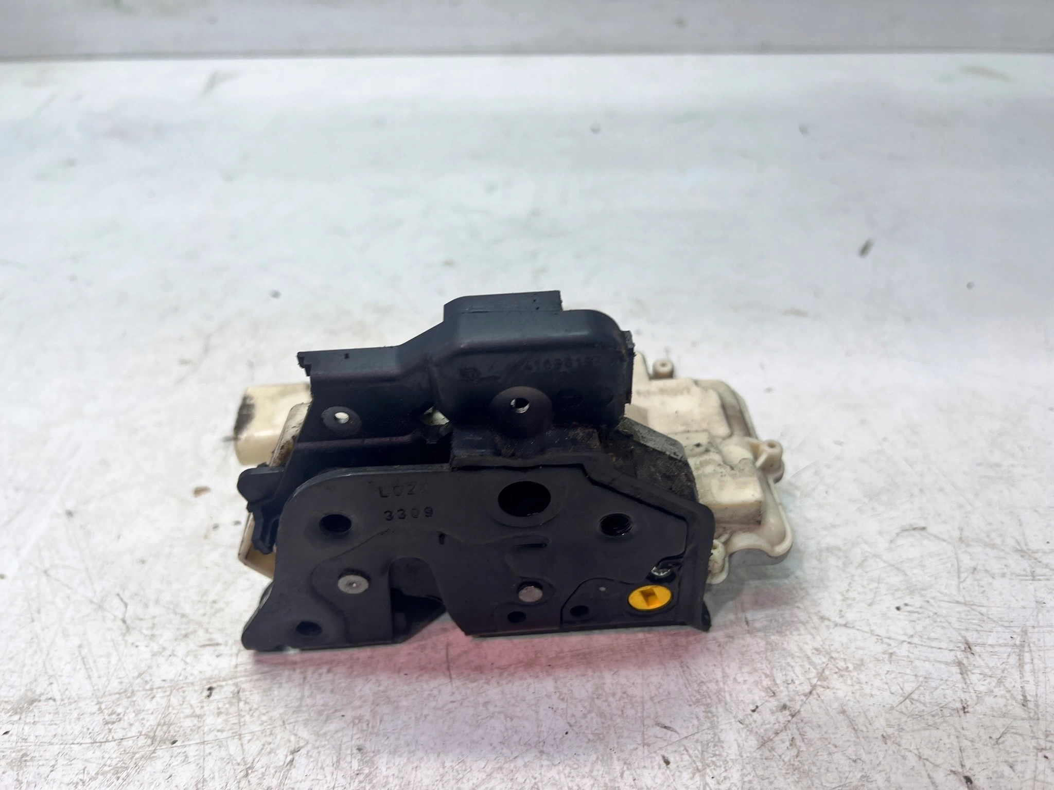 lock door left front AUDI A6 C6 4F2837015 7 PIN