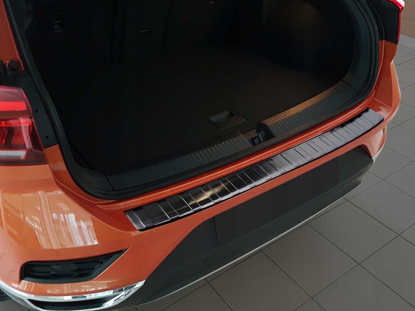 LISTWA NAKLADKA NA ZDERZAK VW T ROC Installation side Rear
