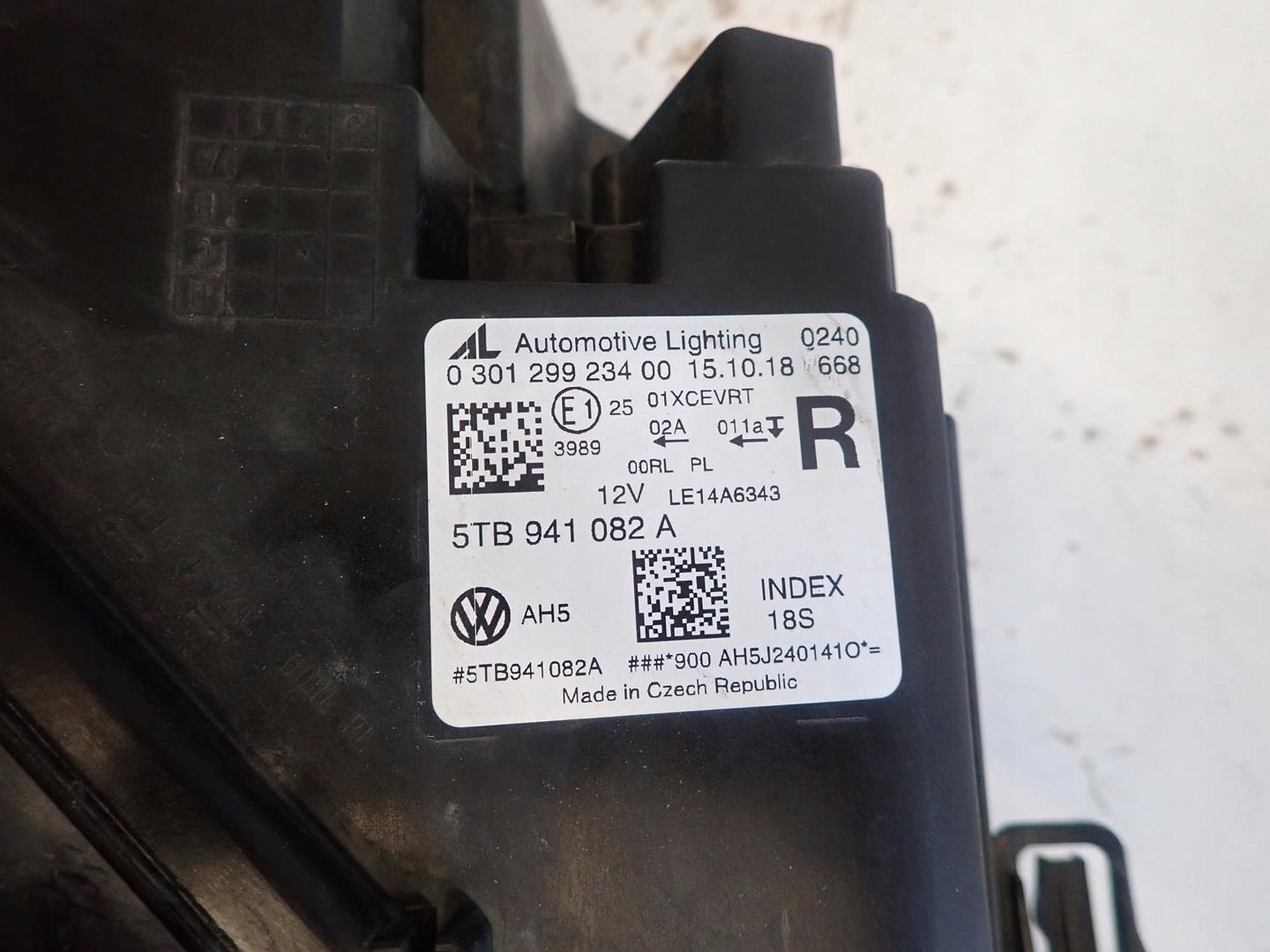 light front right VW TOURAN 2015- FULL LED