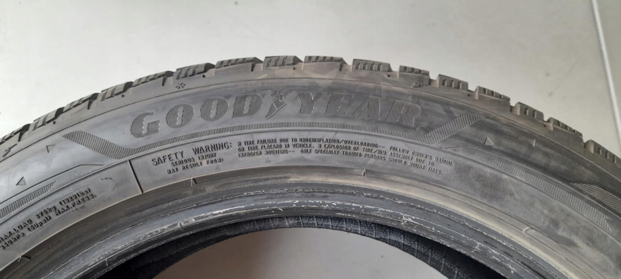 GOODYEAR ULTRAGRIP PERFORMANCE 3 235/50R19 103V XL