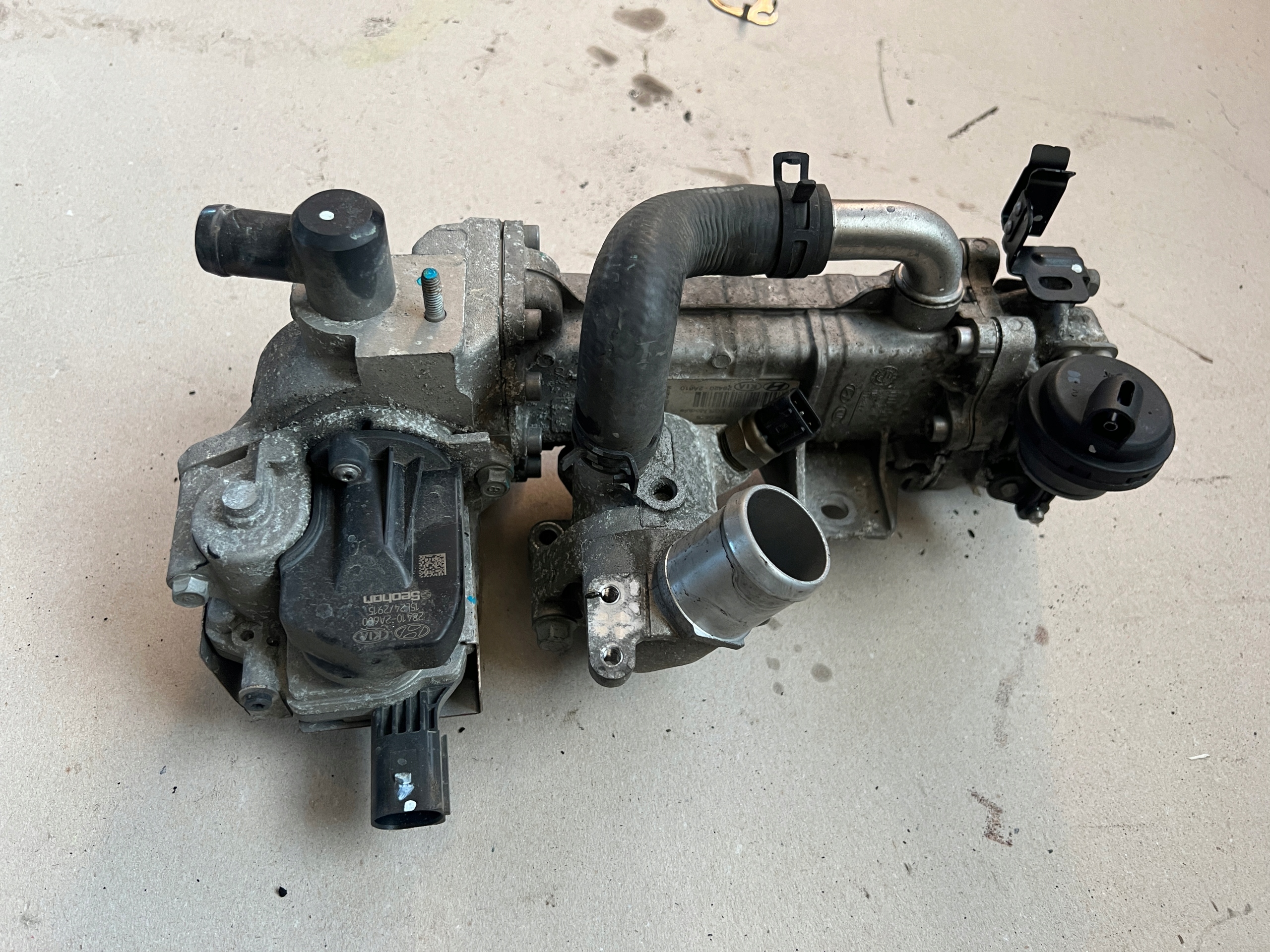 28410-2A600 28420-2A610 - KIA VENGA 1.4 CRDI КЛАПАН РЕЦИРКУЛЯЦИИ ОТРАБОТАВШИХ ГАЗОВ