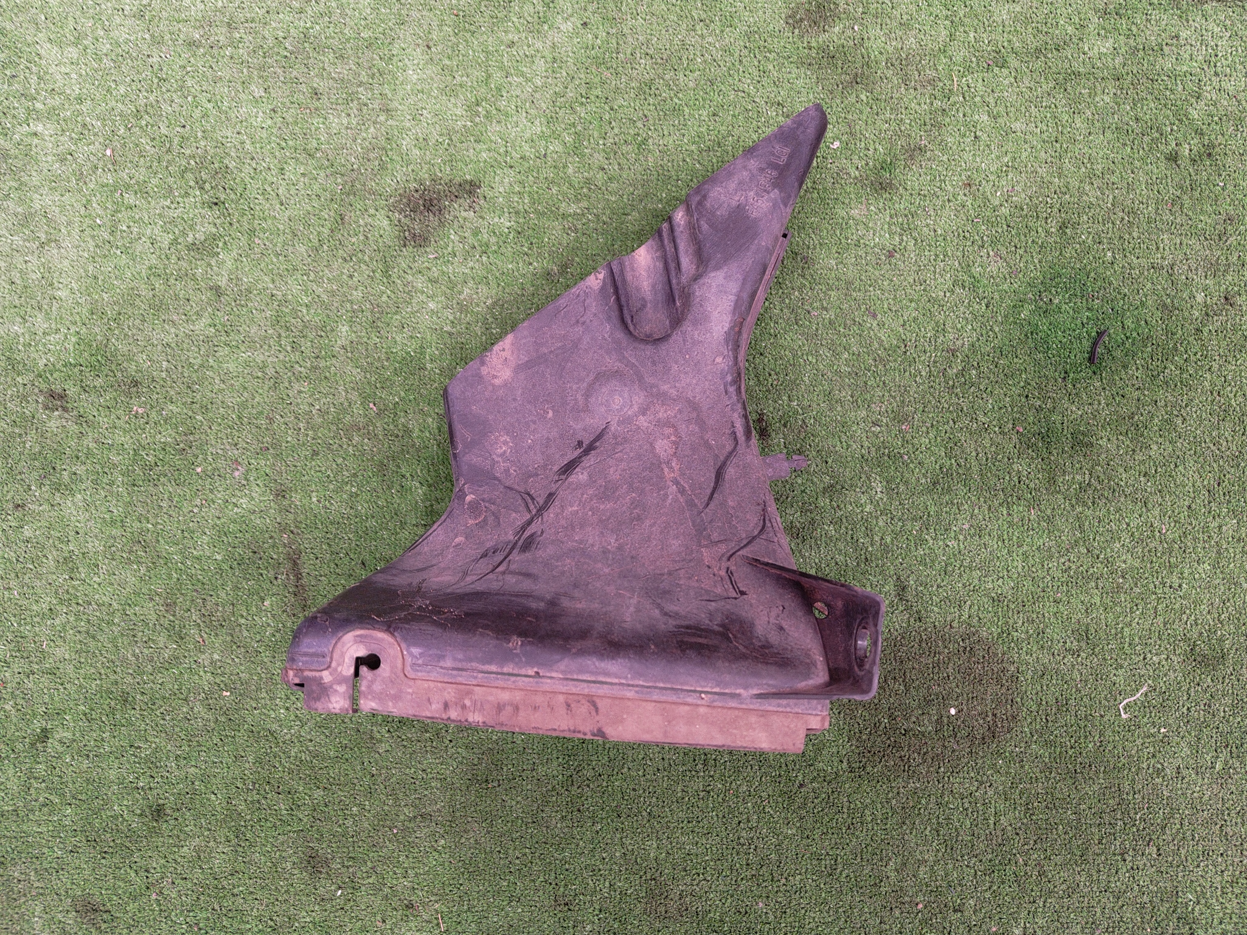BMW F45 drain air left 7468495