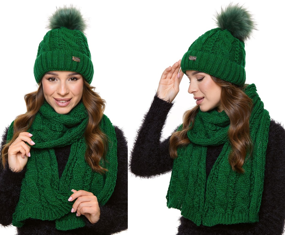 Zimní dámský komplet čepice s kožešinovou bambulí a šálou