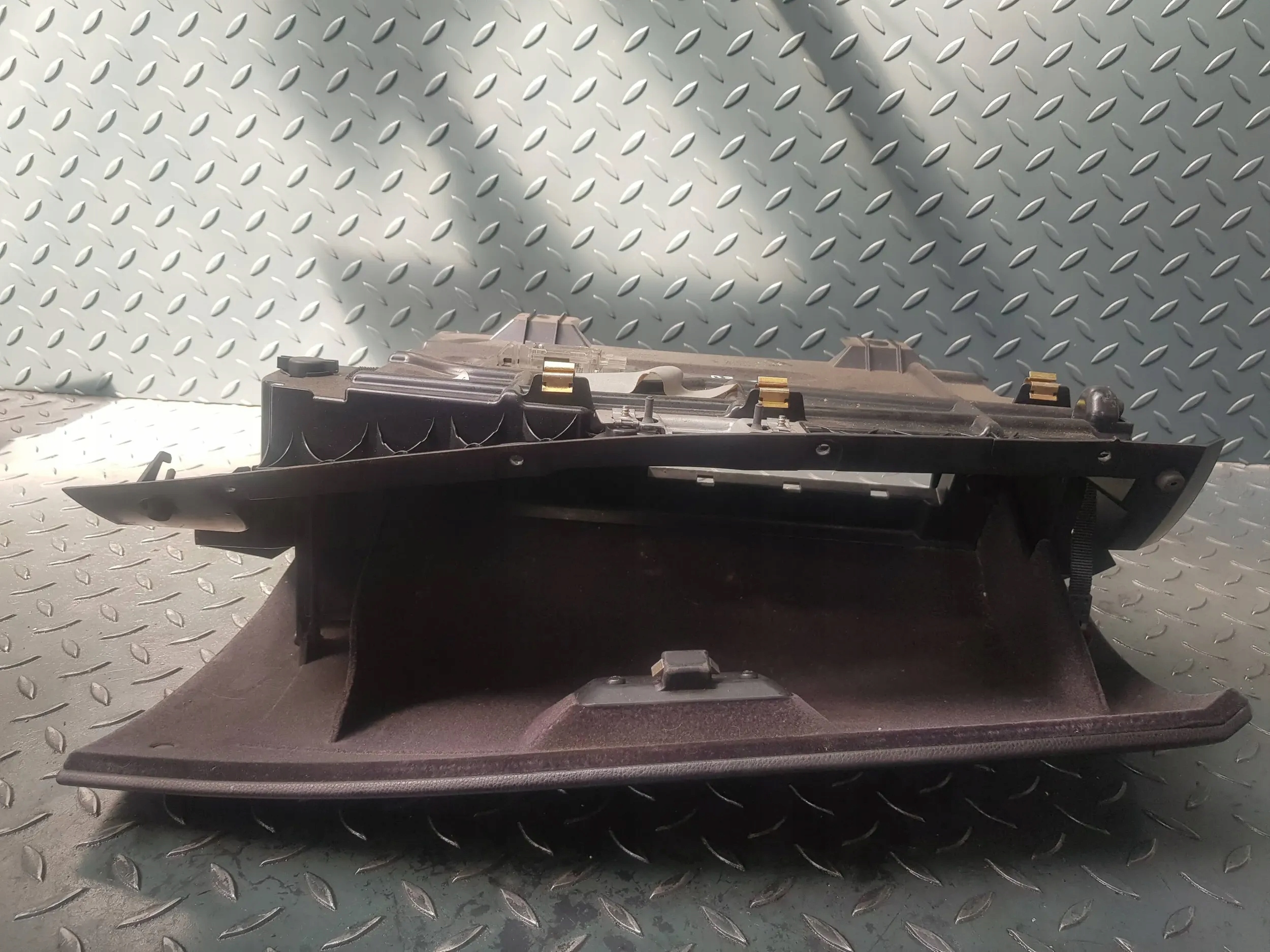 бардачок правый пассажира 7 034 080 BMW 5 E60 E61 перед рестайлинг европа