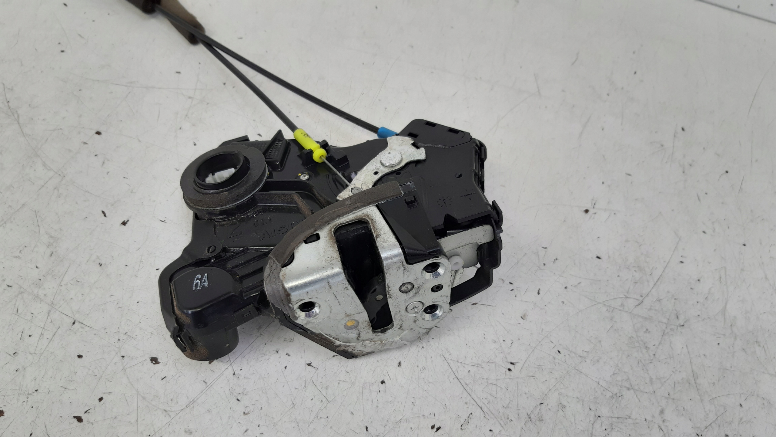 lock left front Toyota Avensis T27