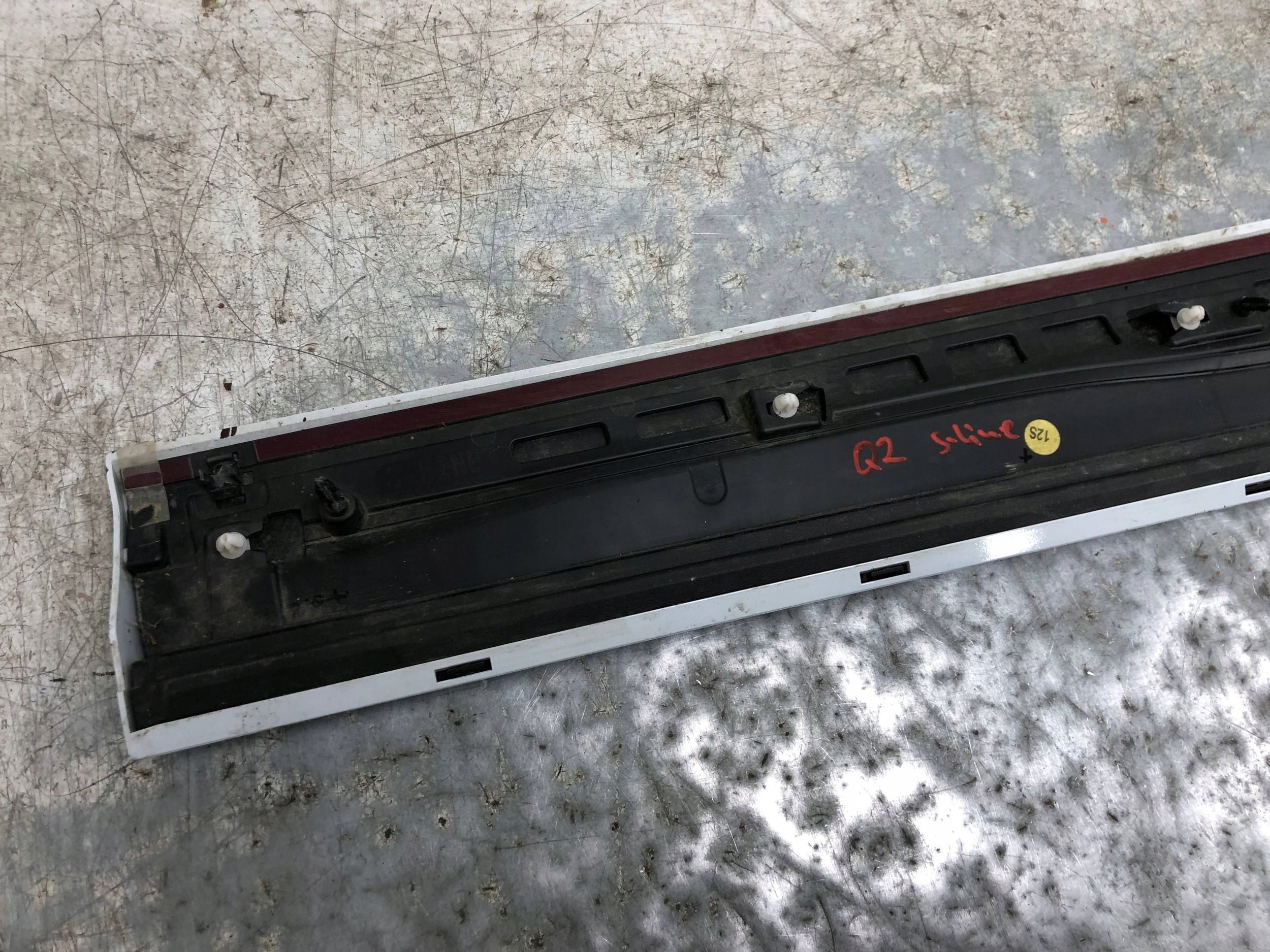 moulding door right front AUDI Q2 S-LINE 81A853960A