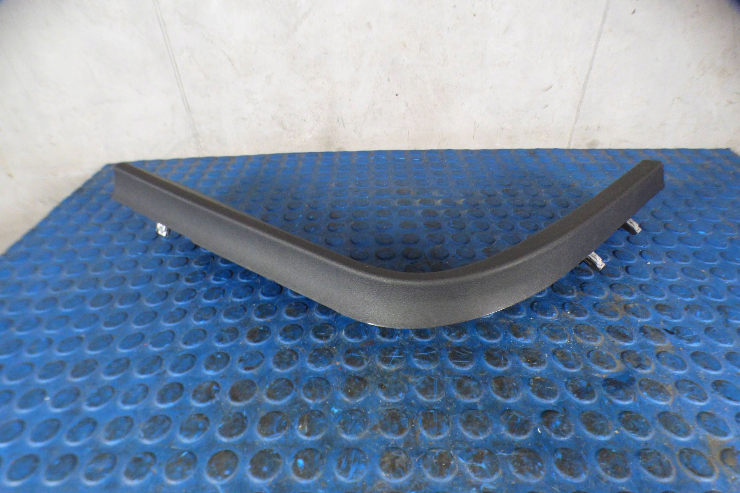 Volvo V60 III cover cap bonnet boot right rear part 31462590