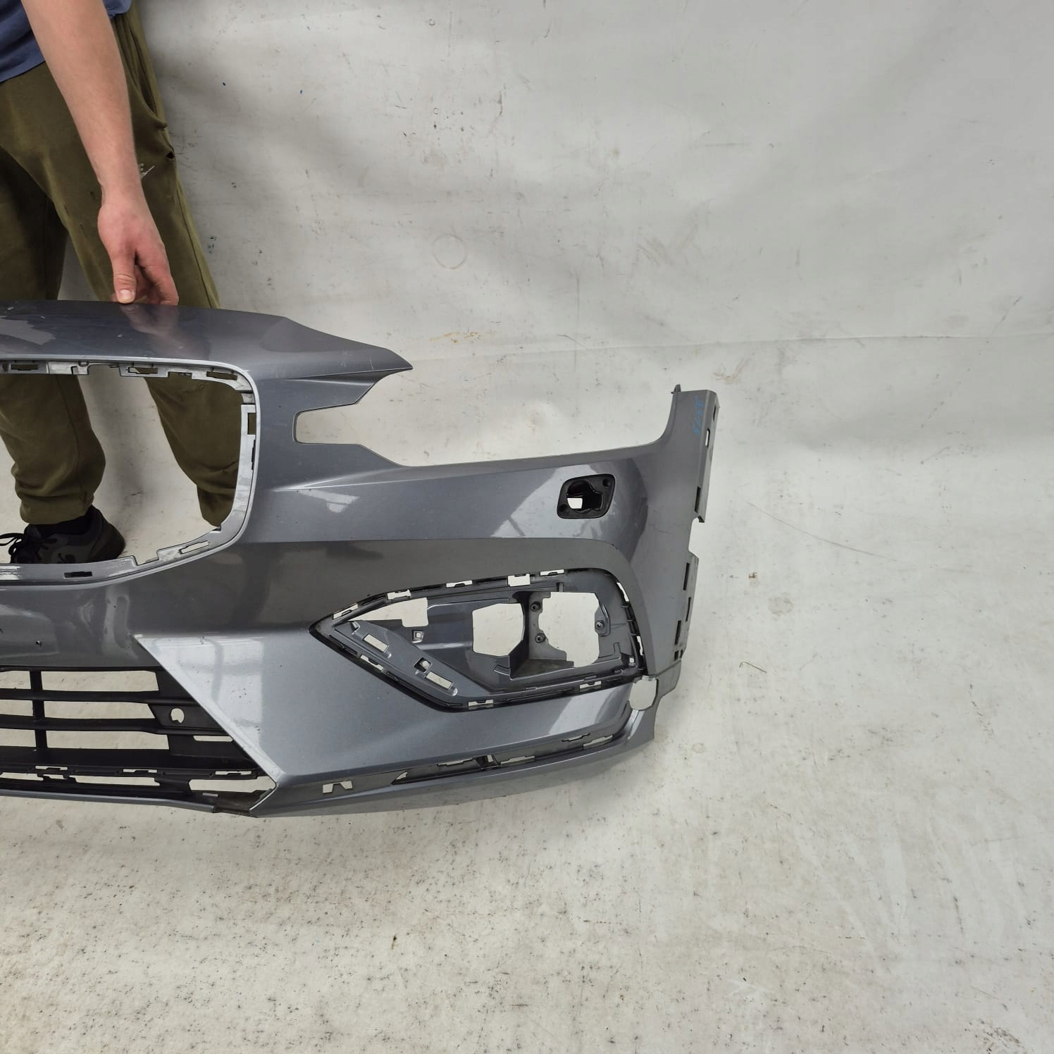 VOLVO V60 II CROSS COUNTRY 18- bumper front front PDC SPR 31690589