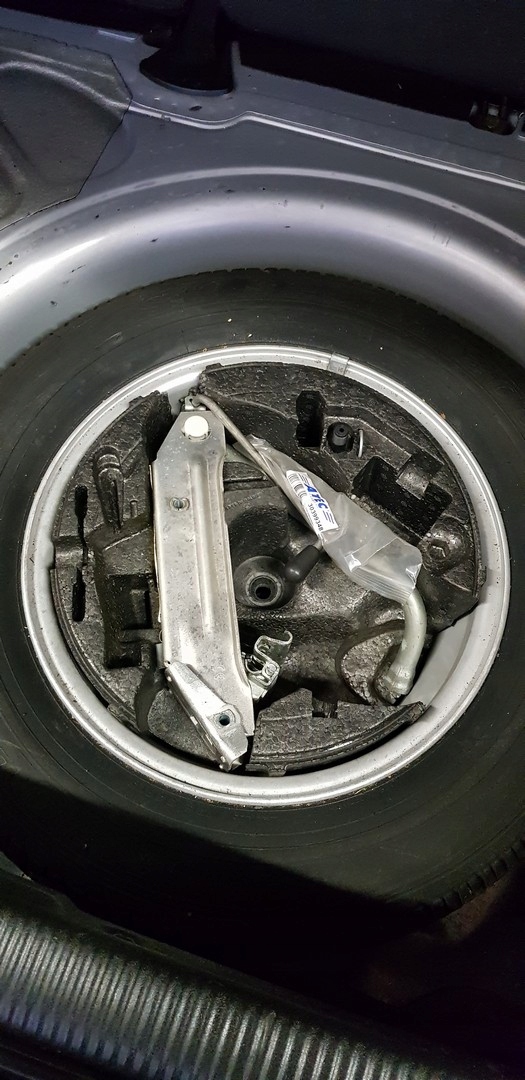 WKŁAD KOŁA ZAPASOWEGO AUDI A3 8L 1996-2003 FACELIFT 8L0012109