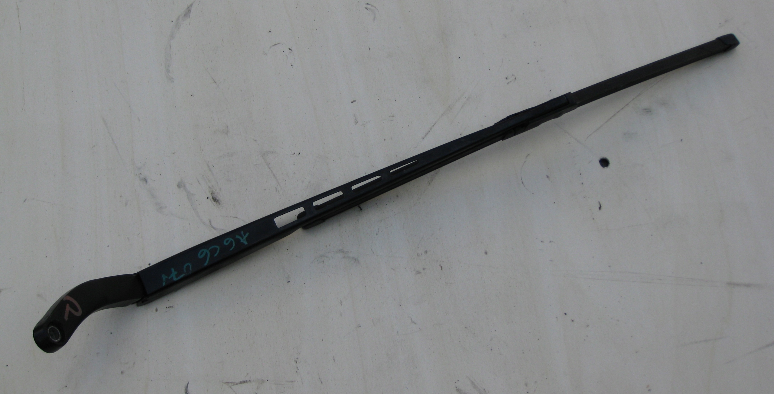 AUDI A6 C6 2.7 TDI 07R wiper arm right 4F1955408A