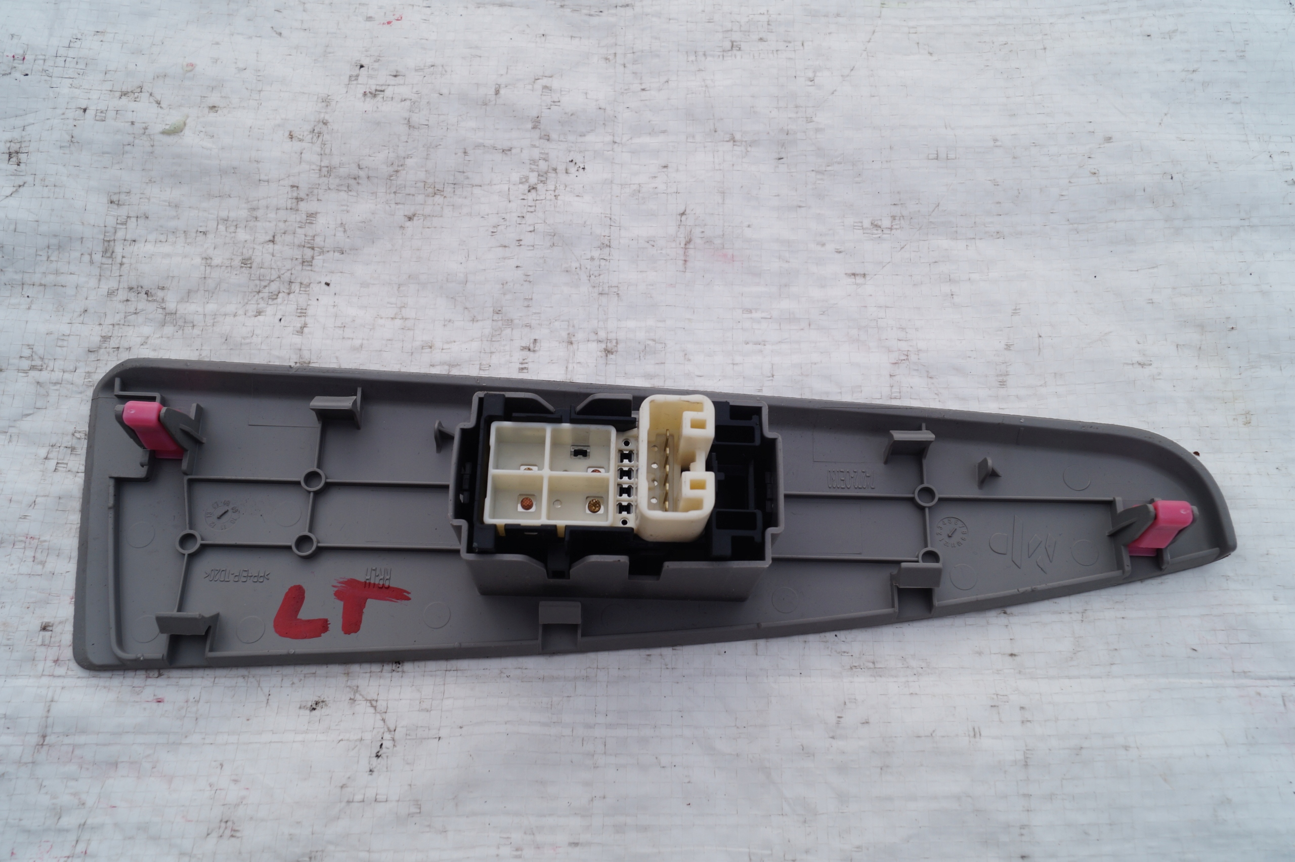 window control switch rear part left TOYOTA HIGHLANDER II 2 2010-2013 74272-0E030
