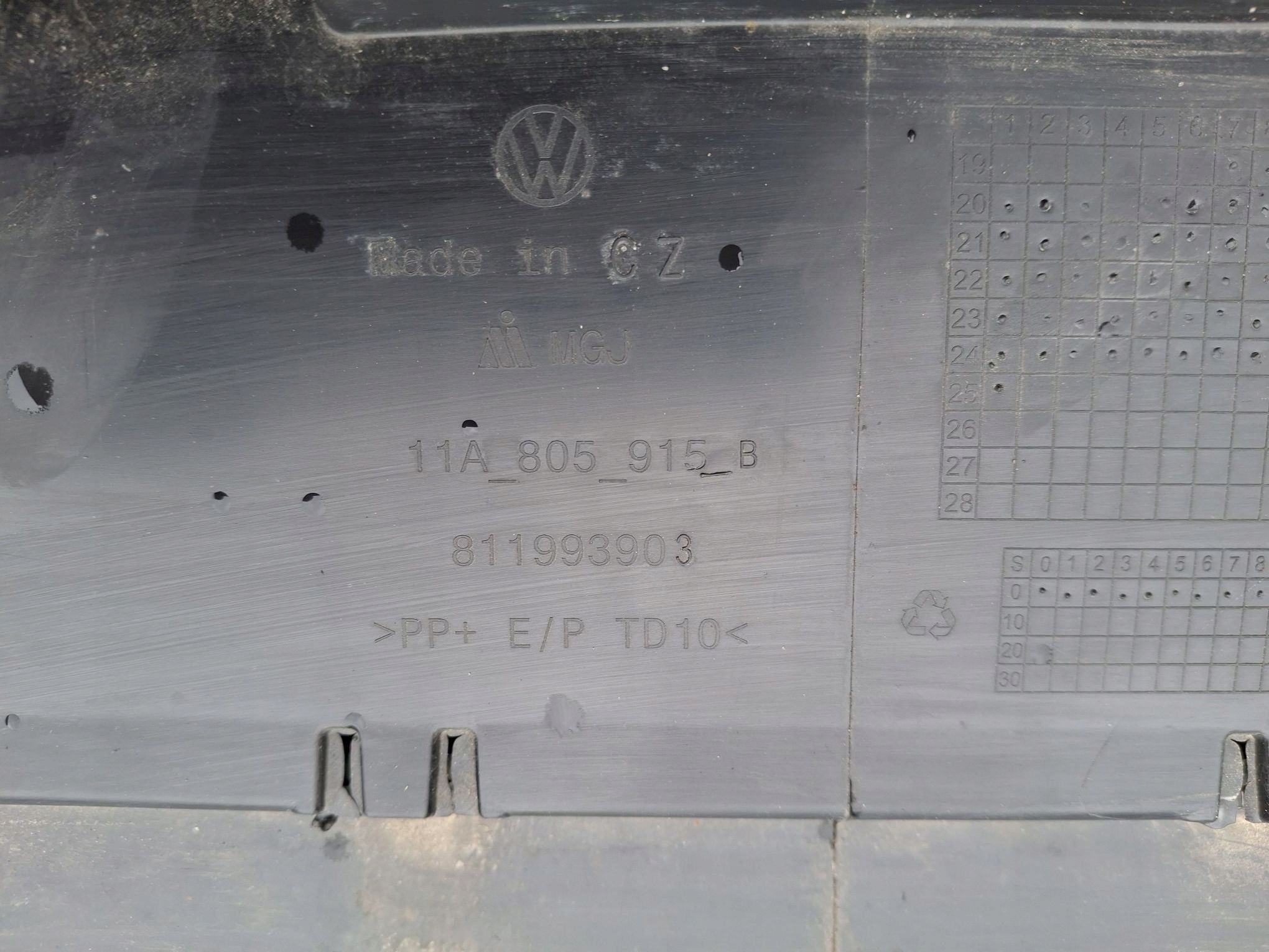 blende abdeckung unter frontstoßstange SPOILER VW ID4 ID.4 2021R->